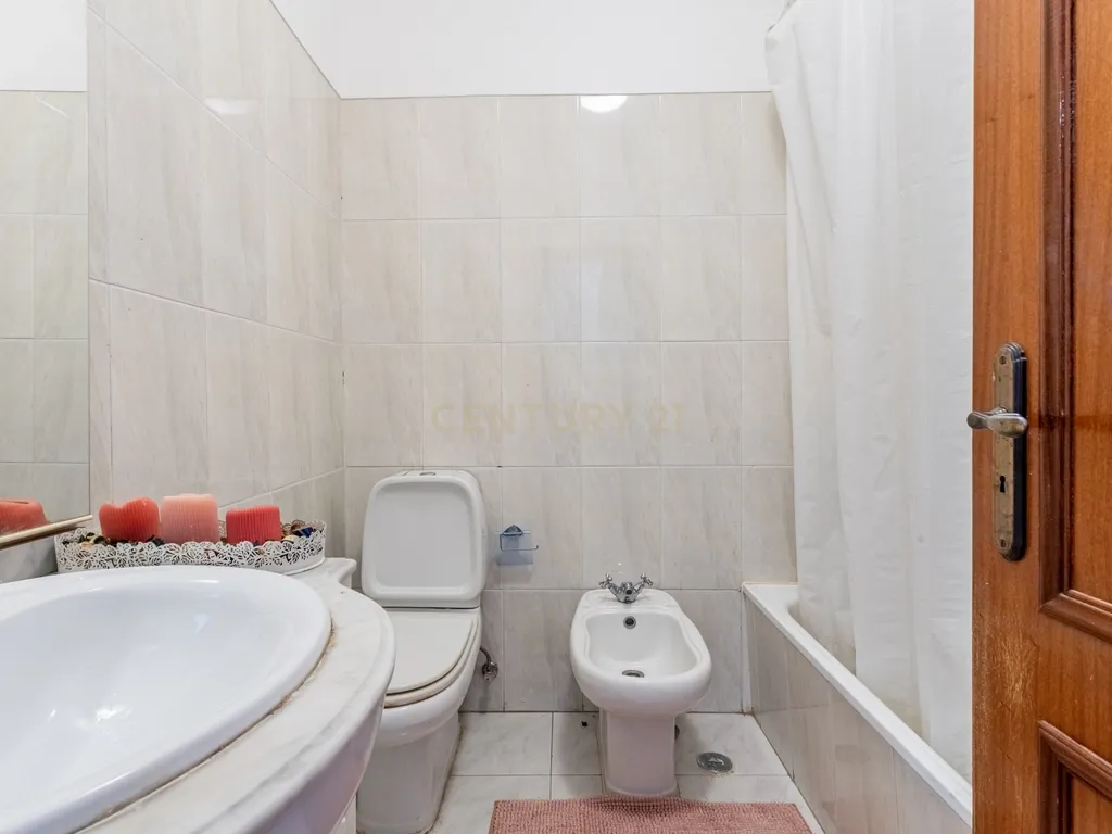 Fantástico Apartamento T3 com Excelente Luminosidade no Chapim, Odivelas - Image 16