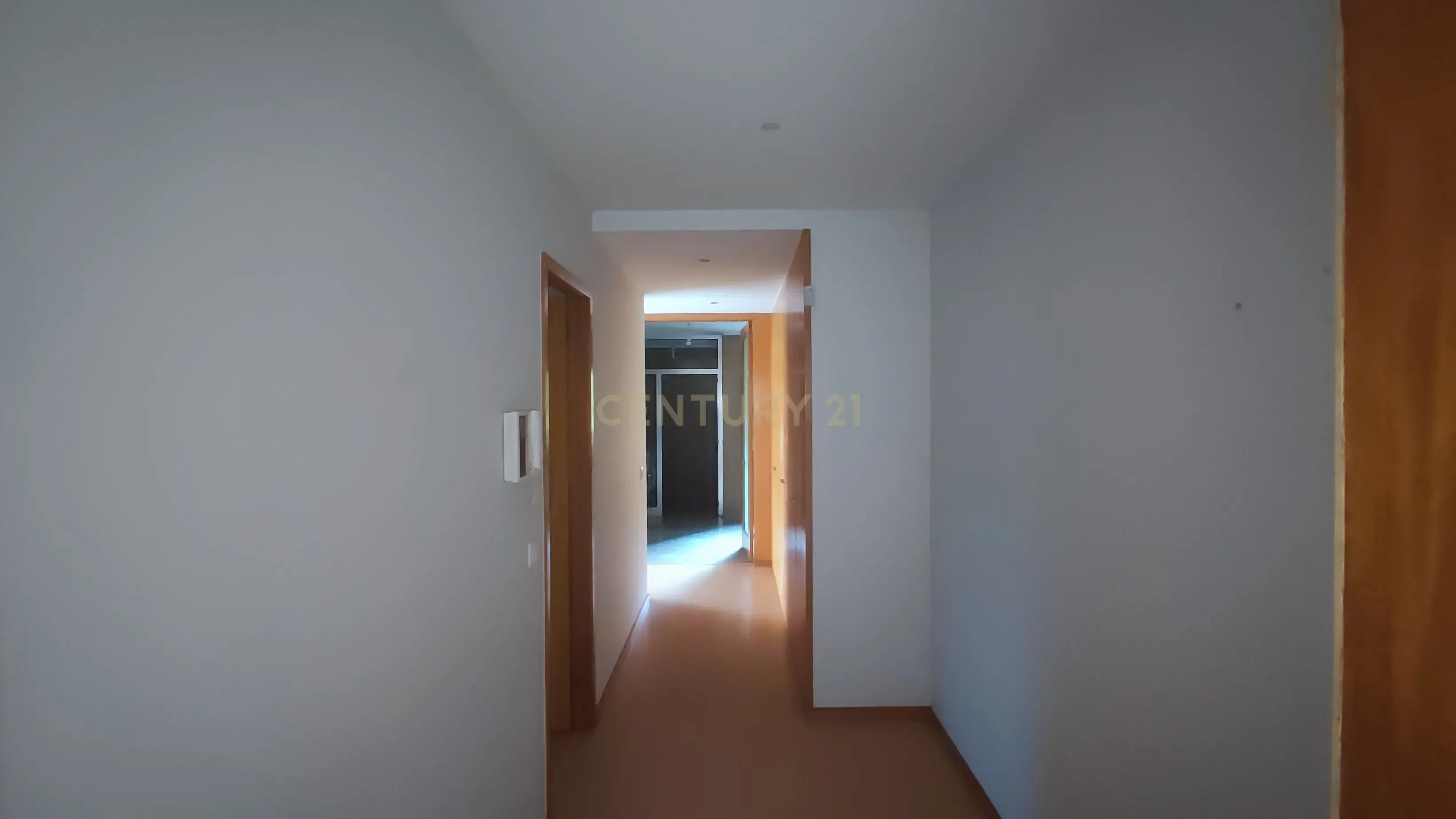 Apartamento T2 com Terraço e Garagem, Maia (Ao Aeroporto) - Image 14