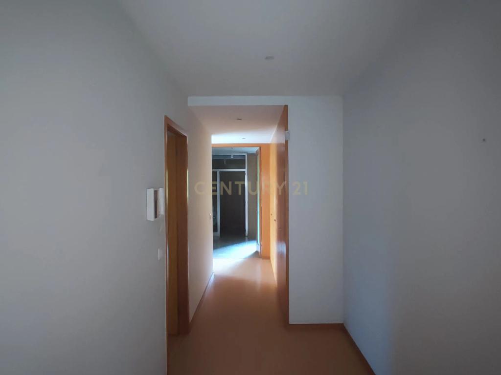 Apartamento T2 com Terraço e Garagem, Maia (Ao Aeroporto) - Image 14
