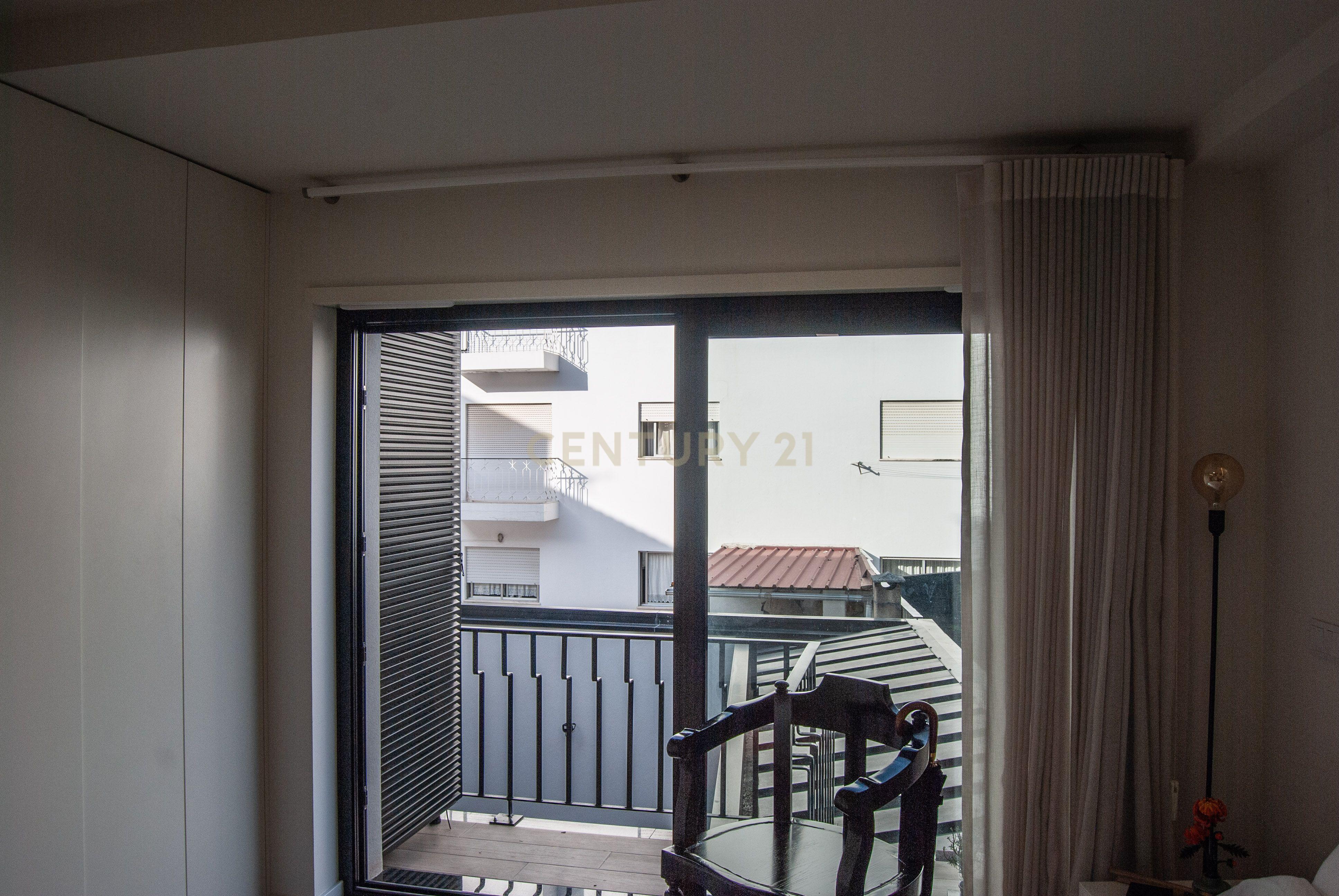 Apartamento T0 Mobilado com varanda - Zona central de Aveiro - Image 8