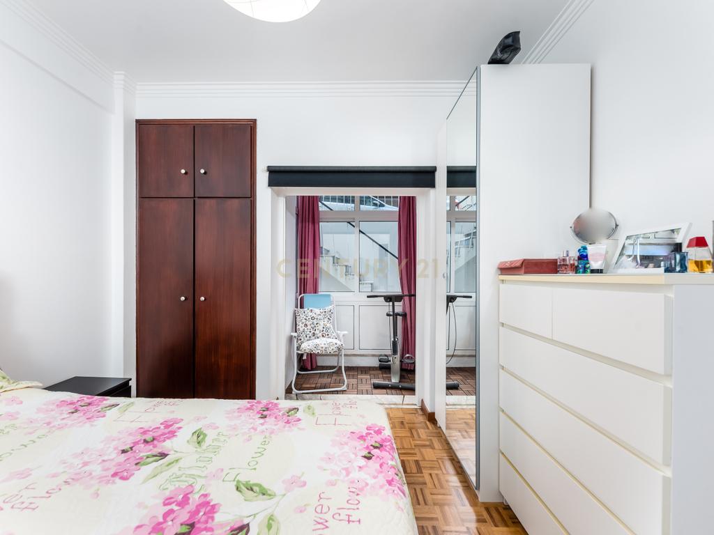Apartamento T2 em Linda-a-Velha – Remodelado com Terraço e Excelente Localização - Image 13
