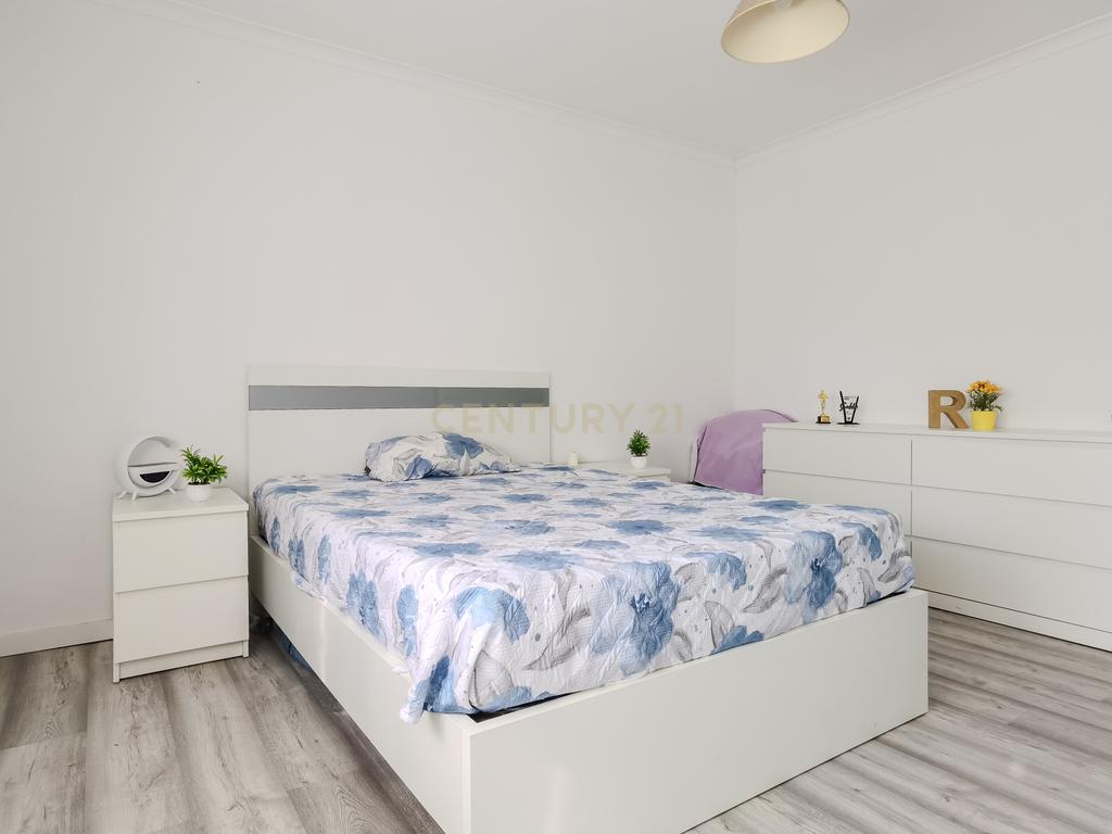 Apartamento T2, de 2 frentes, localizado em Rio Tinto, com Sótão e Garagem Box - Image 14