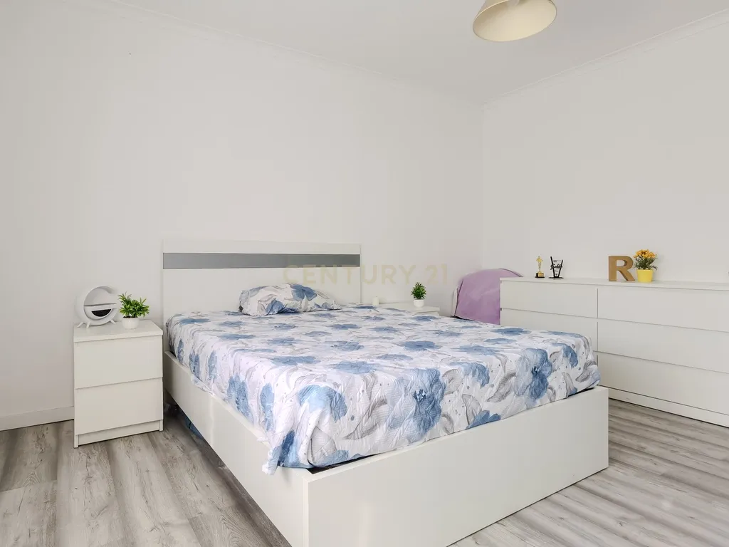Apartamento T2, de 2 frentes, localizado em Rio Tinto, com Sótão e Garagem Box - Image 14