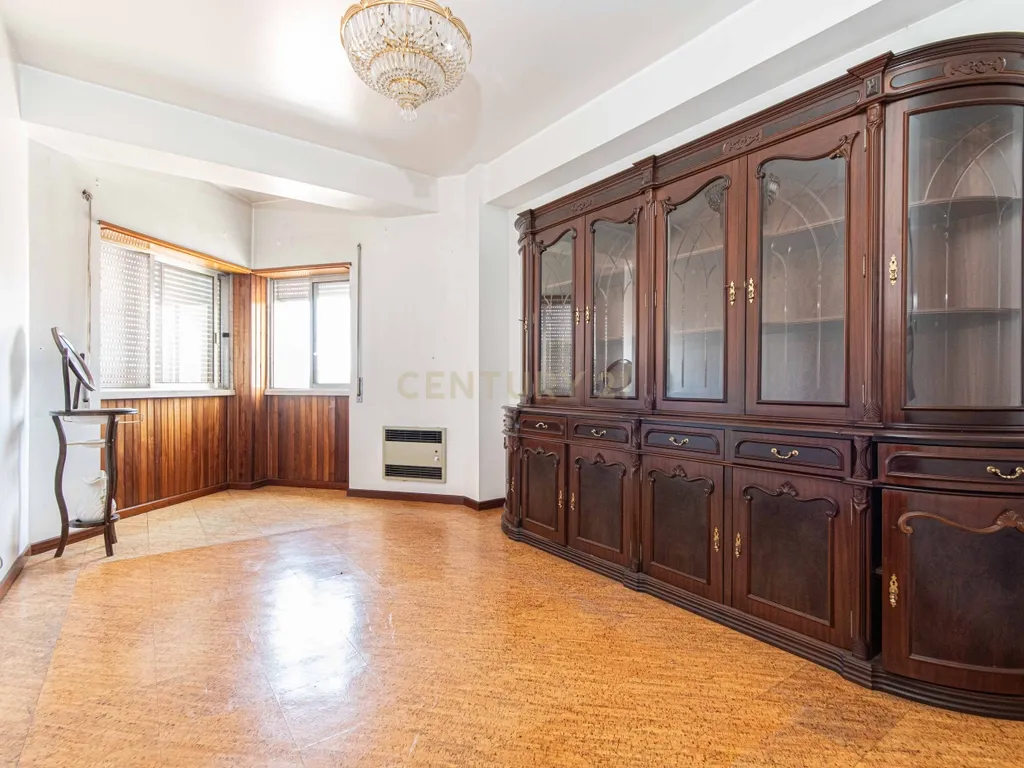 Apartamento T3 com mais de 100m² em Odivelas - Image 15