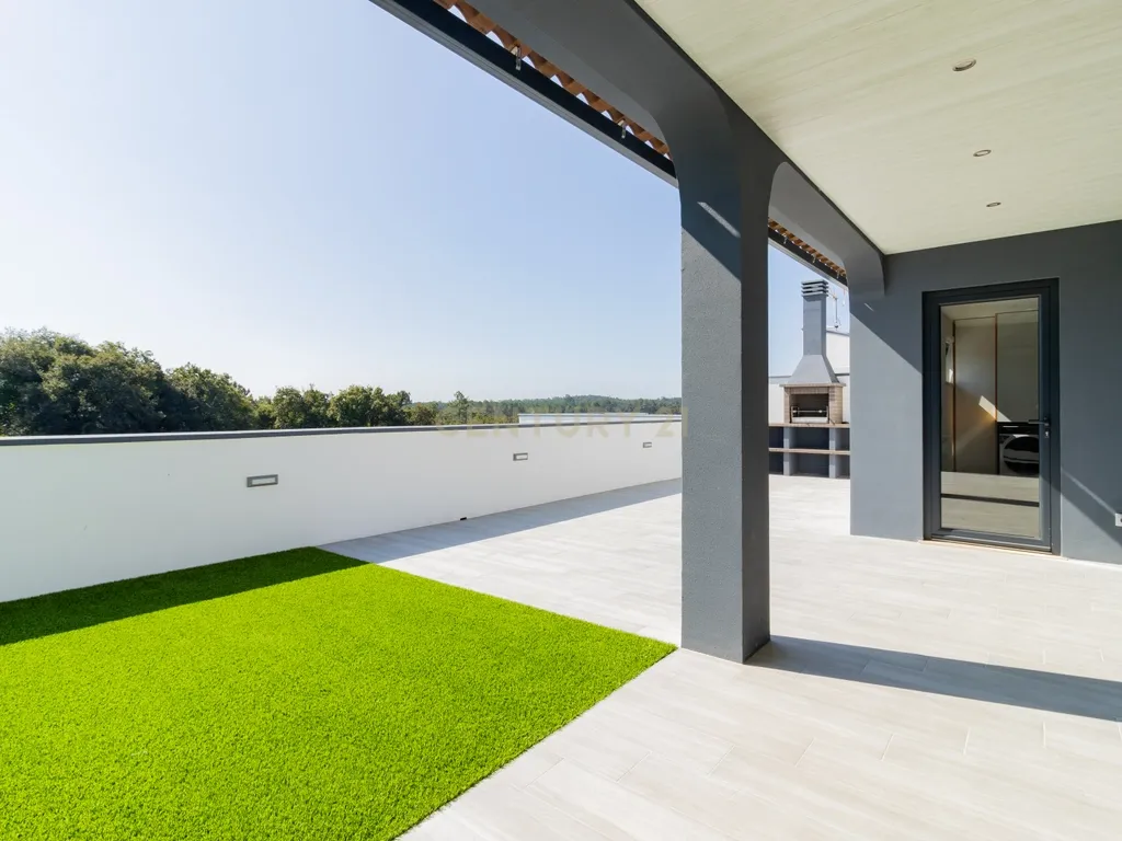 Propriedade Totalmente Renovada com Armazém/Garagem de Grande Dimensão e Piscina em Monte Real - Image 30