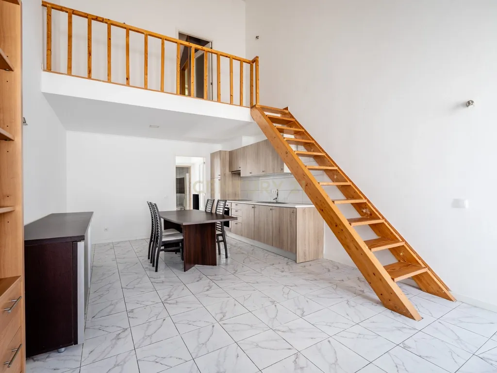Apartamento T2 em Portimão com Terraço e Boa Localização - Image 1