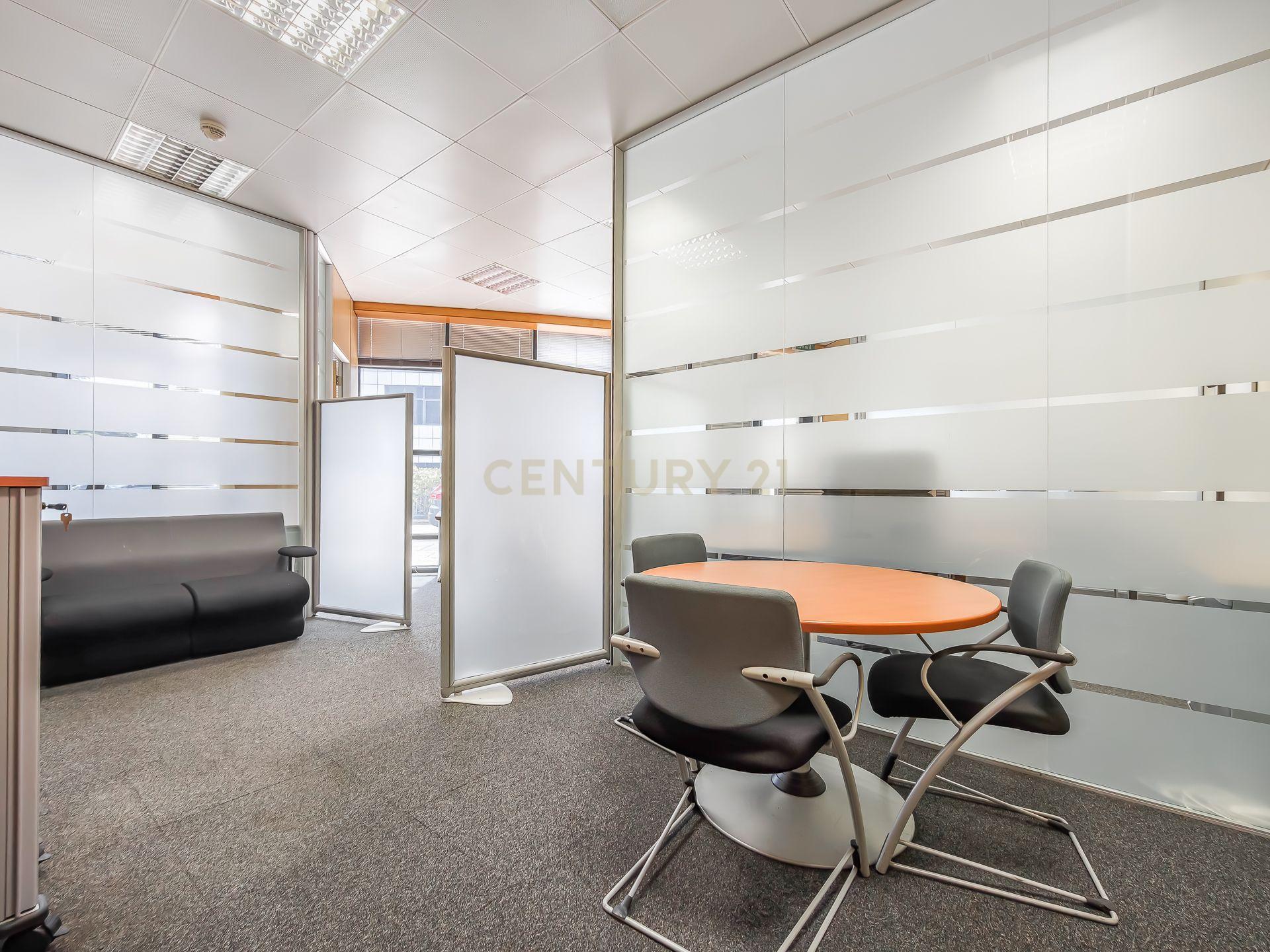 Fotografia 10 de Arrendamento de escritório com 2 salas de reuniões e sala comum | Arrecadação | 1 Parqueamento Beloura Office Park