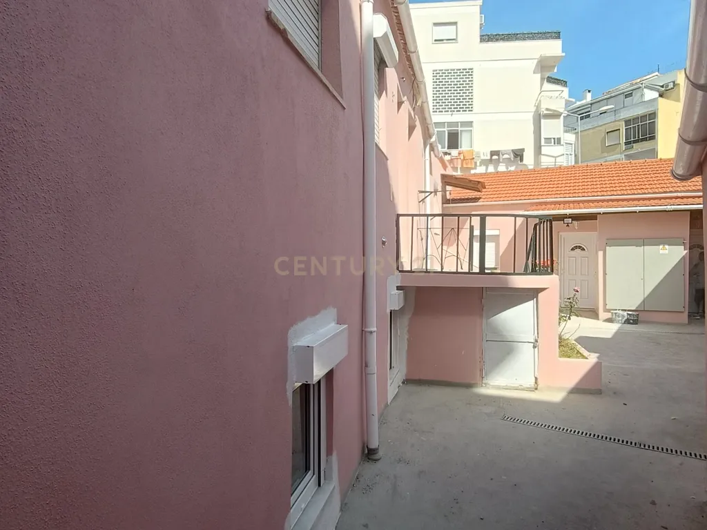 Prédio - Vila Irene - Sacavém - 12 Apartamentos - Image 7