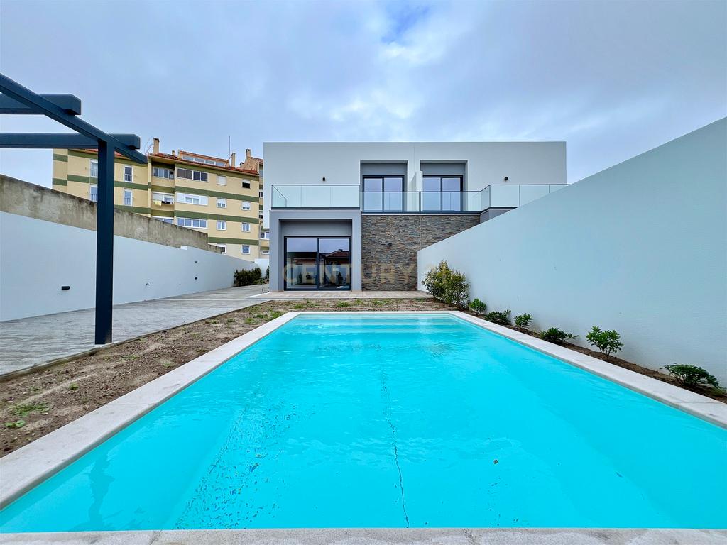 Moradia T4 com Piscina na Parede (Cascais, Lisboa) - Image 2