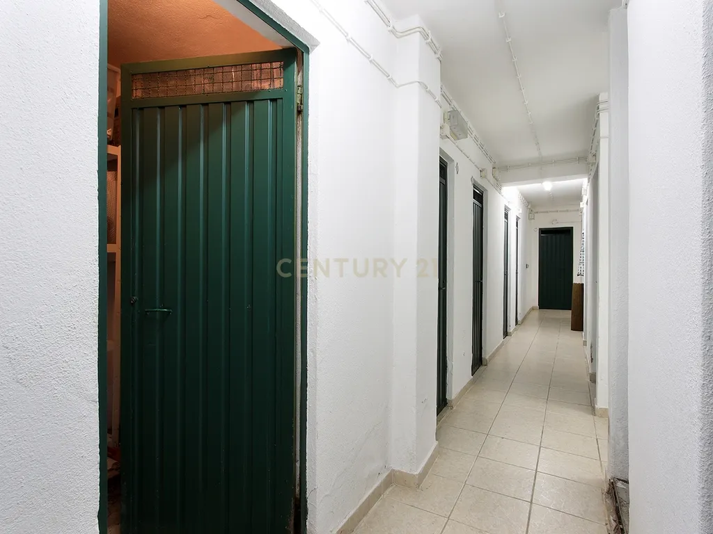 Apartamento T3 com vista p/ Serra Sintra e parqueamento em Rio de Mouro, Sintra - Image 21