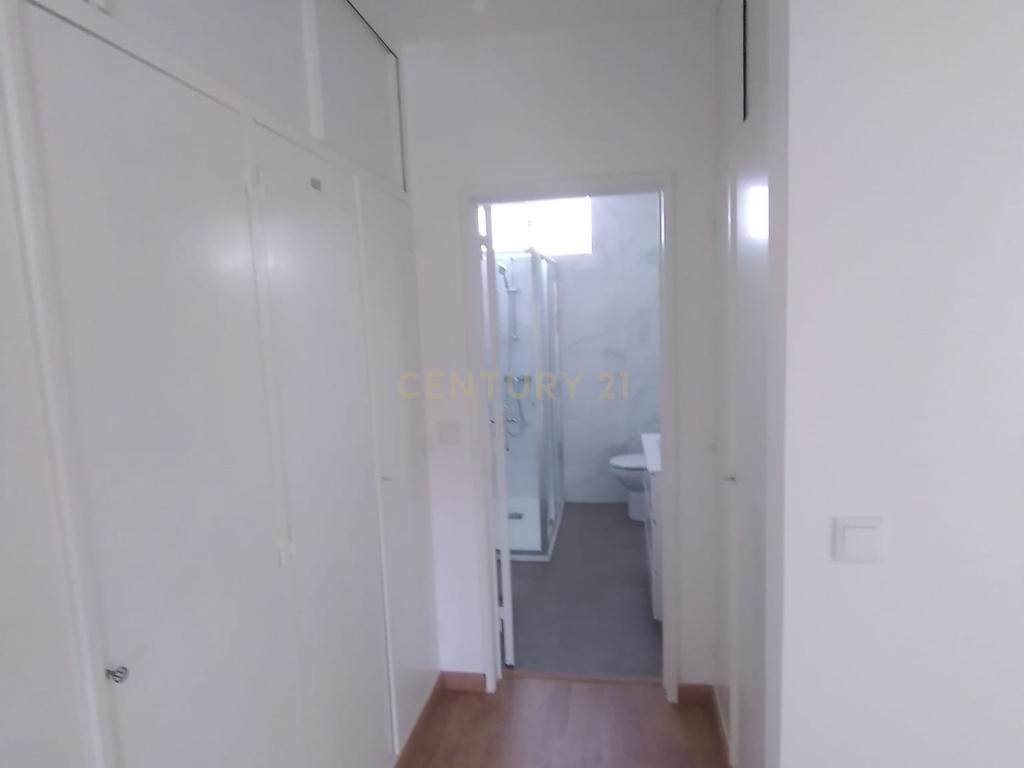 T2 Totalmente Renovado | Santa Iria da Azóia | 265.000 € - Image 5
