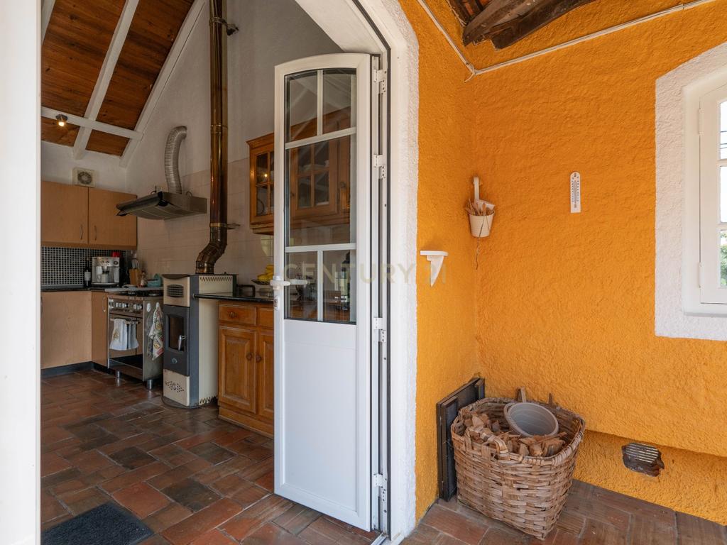 Moradia T7 tradicional em bom estado com varanda coberta, pátio, piscina, terraço coberta, vistas boas e jardim numa localização sossegada perto do centro de Arganil e o rio Alva - Image 50