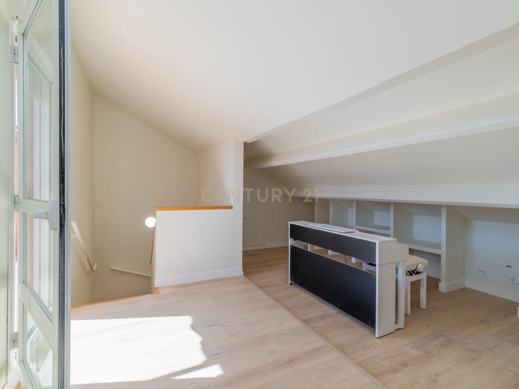 Chalet adosado con jardín en calle Unicornio, Aravaca - Image 26