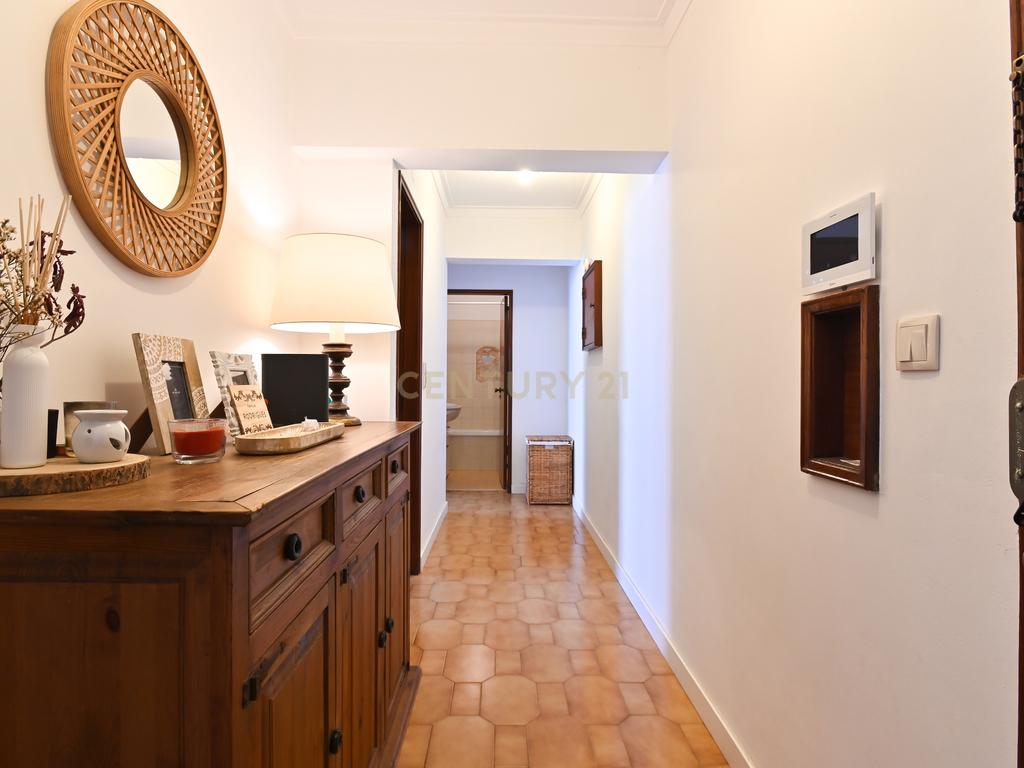 Apartamento T2 em Massamá com Varanda e arrecadação - Image 5