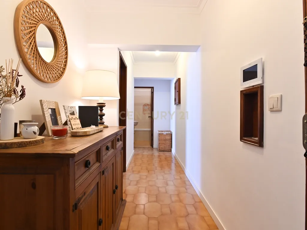 Apartamento T2 em Massamá com Varanda e arrecadação - Image 5