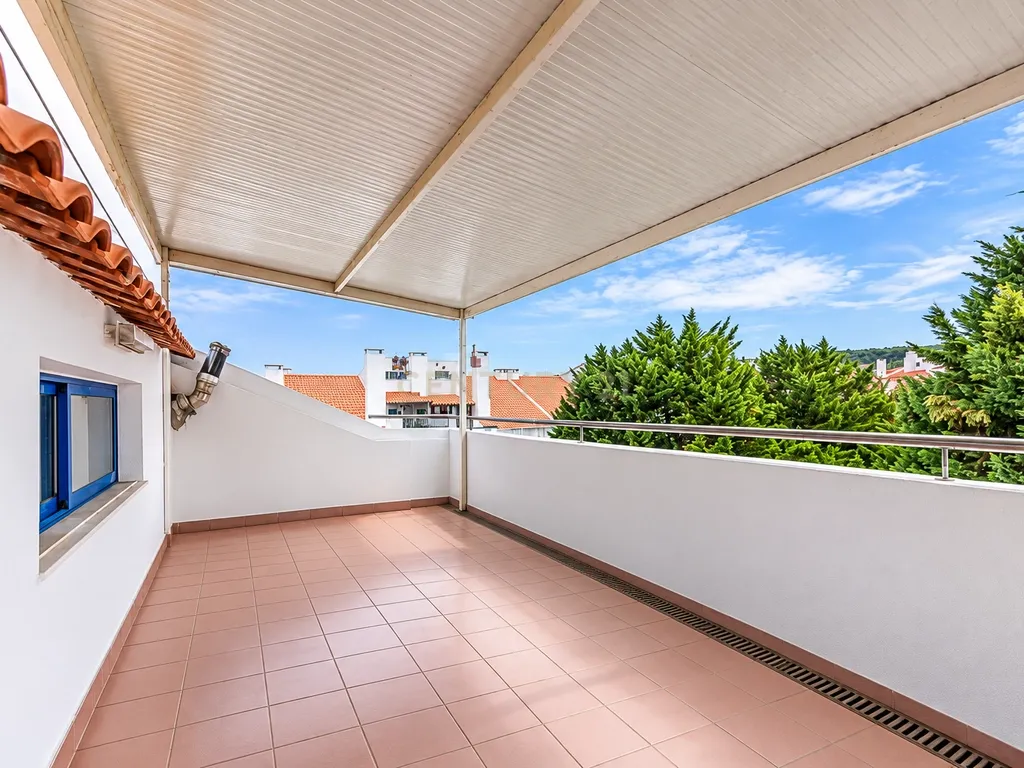 Duplex T4 em Quinta do Anjo, Palmela - 170m² com Varanda, Terraço e Garagem - Image 28