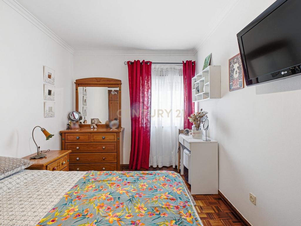 Apartamento T3 com Enorme Potencial de Remodelação na Moita - Image 8