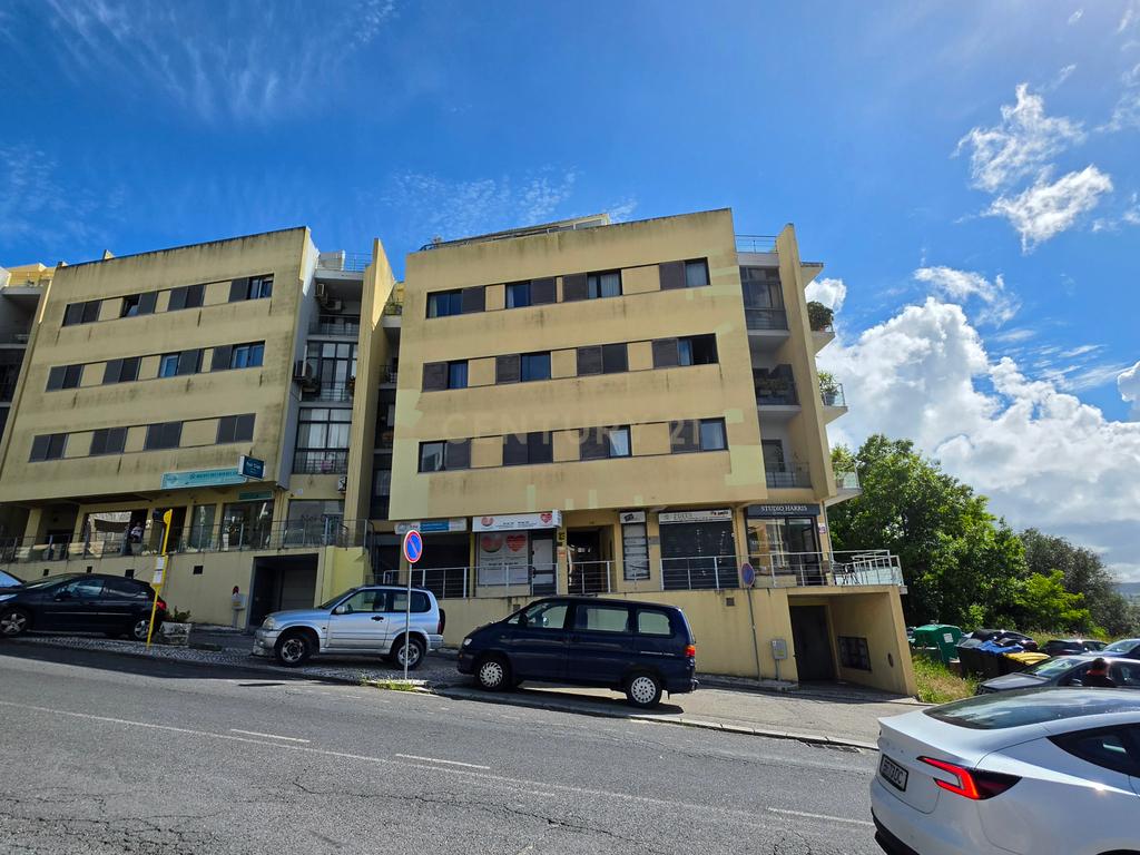 Apartamento Duplex T5 no centro de Palmela - Image 37