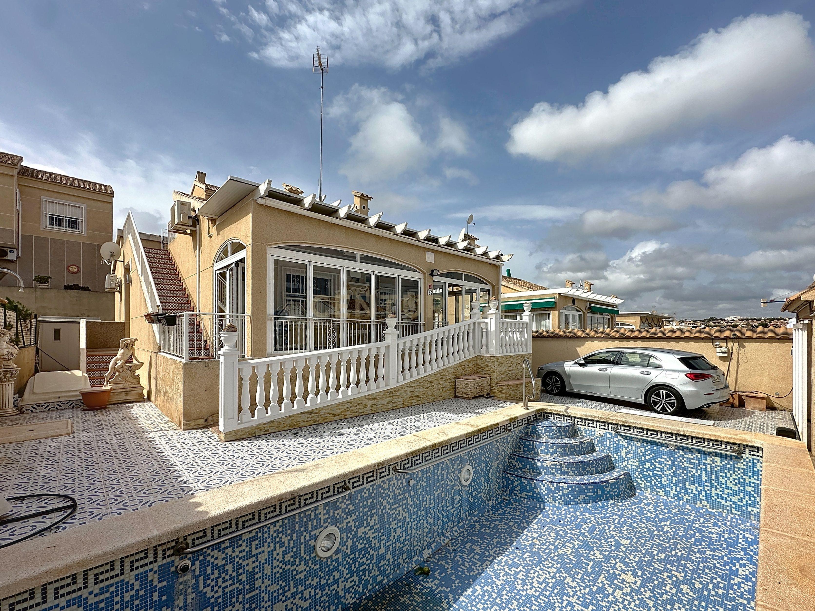 Encantadora moradia com piscina em La Florida – Orihuela Costa - Image 1