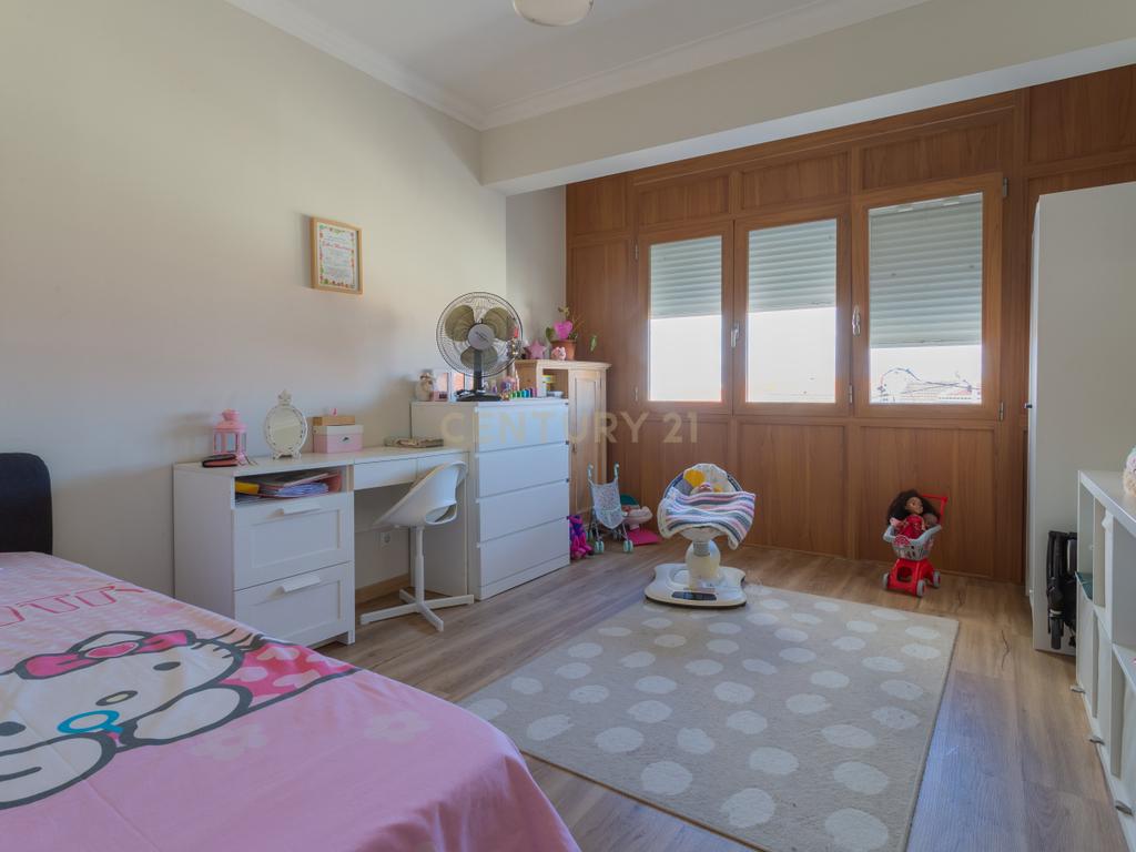 Apartamento Remodelado em Corroios, Seixal T3 + 3, garagem e Terraço - Image 19