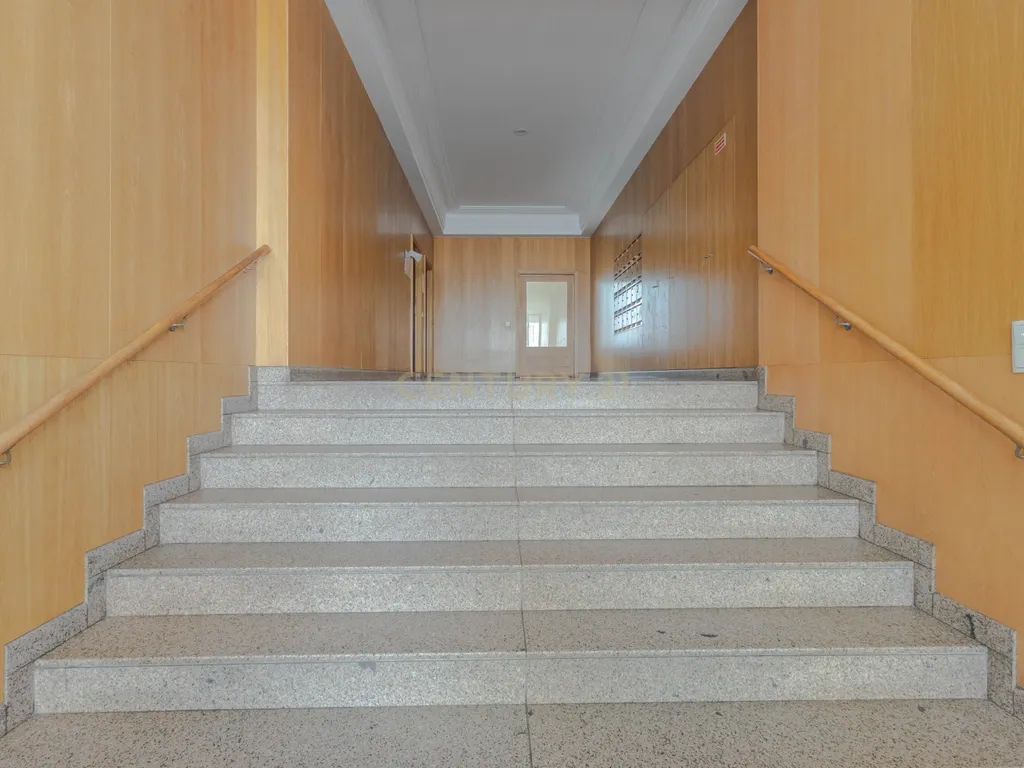 Excelente Apartamento T2 na Travessa das Condominhas - Image 4