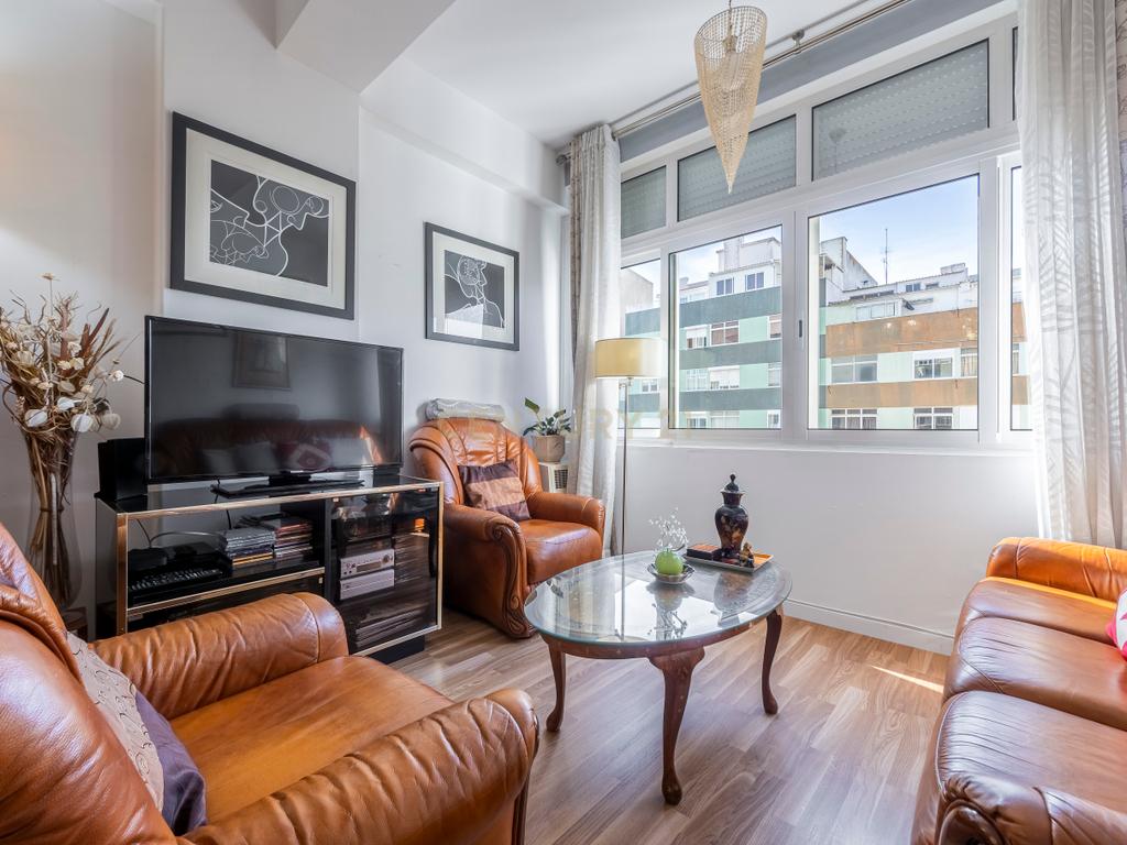 Apartamento T2 renovado para venda na pontinha - Image 4