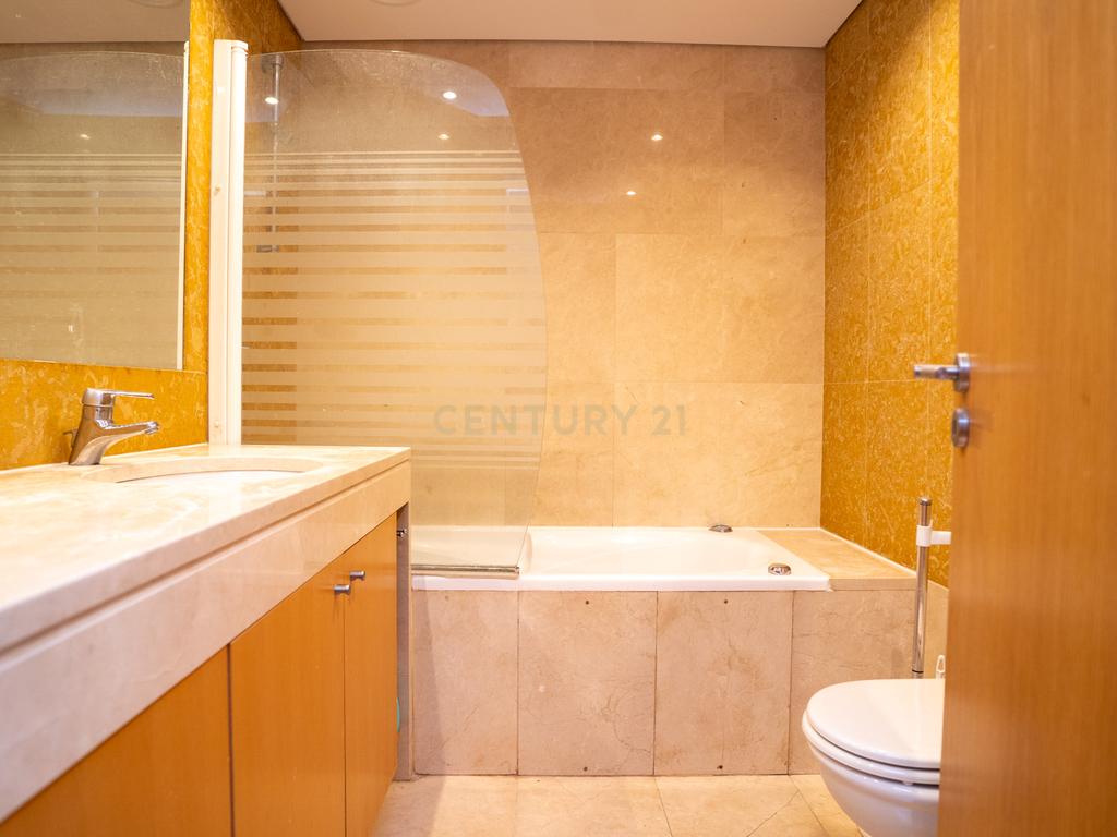 Apartamento T1 no Edifício ECRA com Lugar de Estacionamento - Image 13