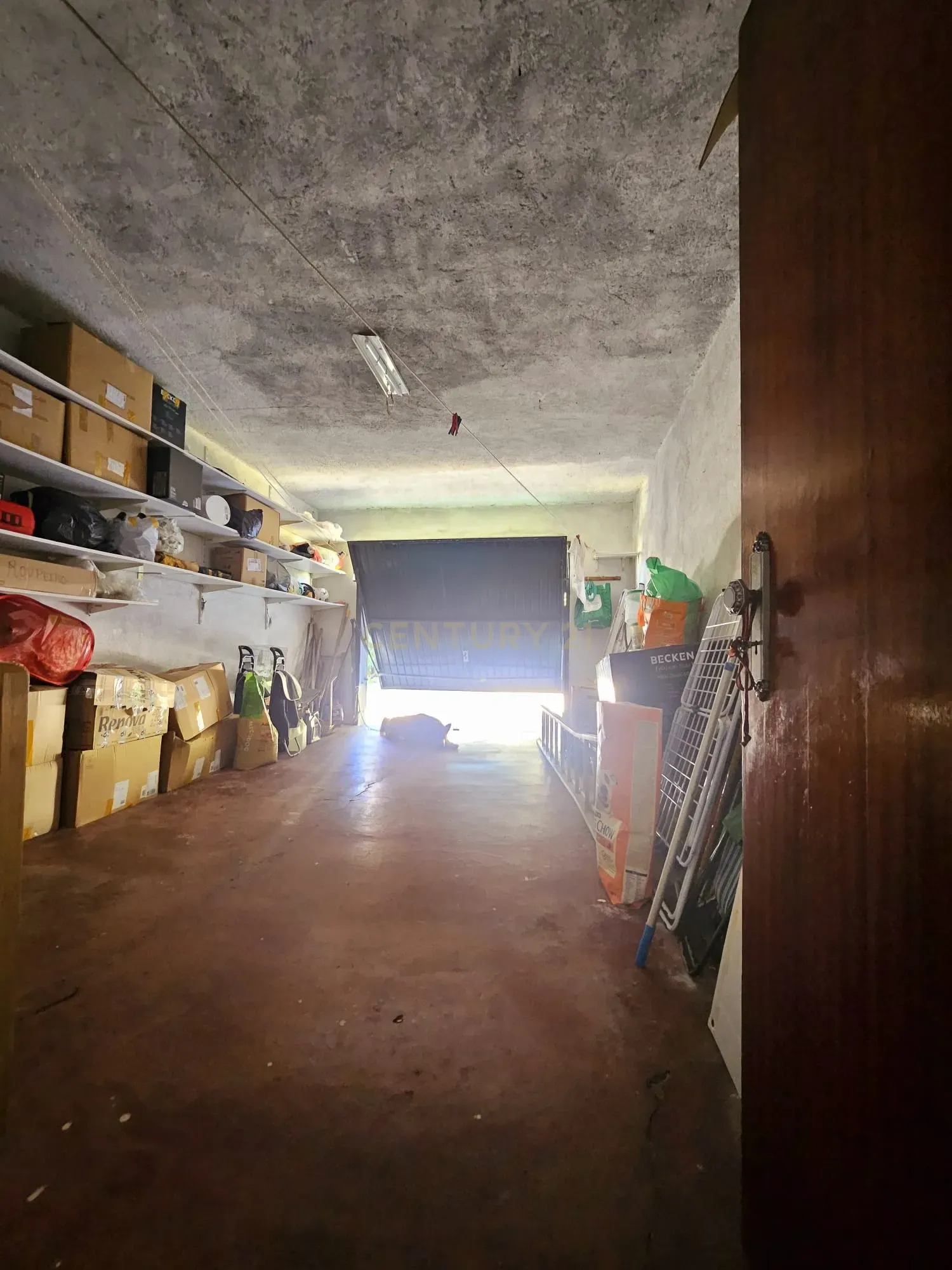 Moradia Unifamiliar T4 com Vista Desafogada e Grande Lote de Terreno na Quinta da Condessa - Image 26