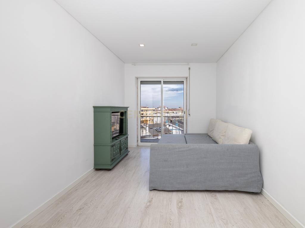 Apartamento T3 para arrendamento - 5 piso c/elevador - Amora - Image 20