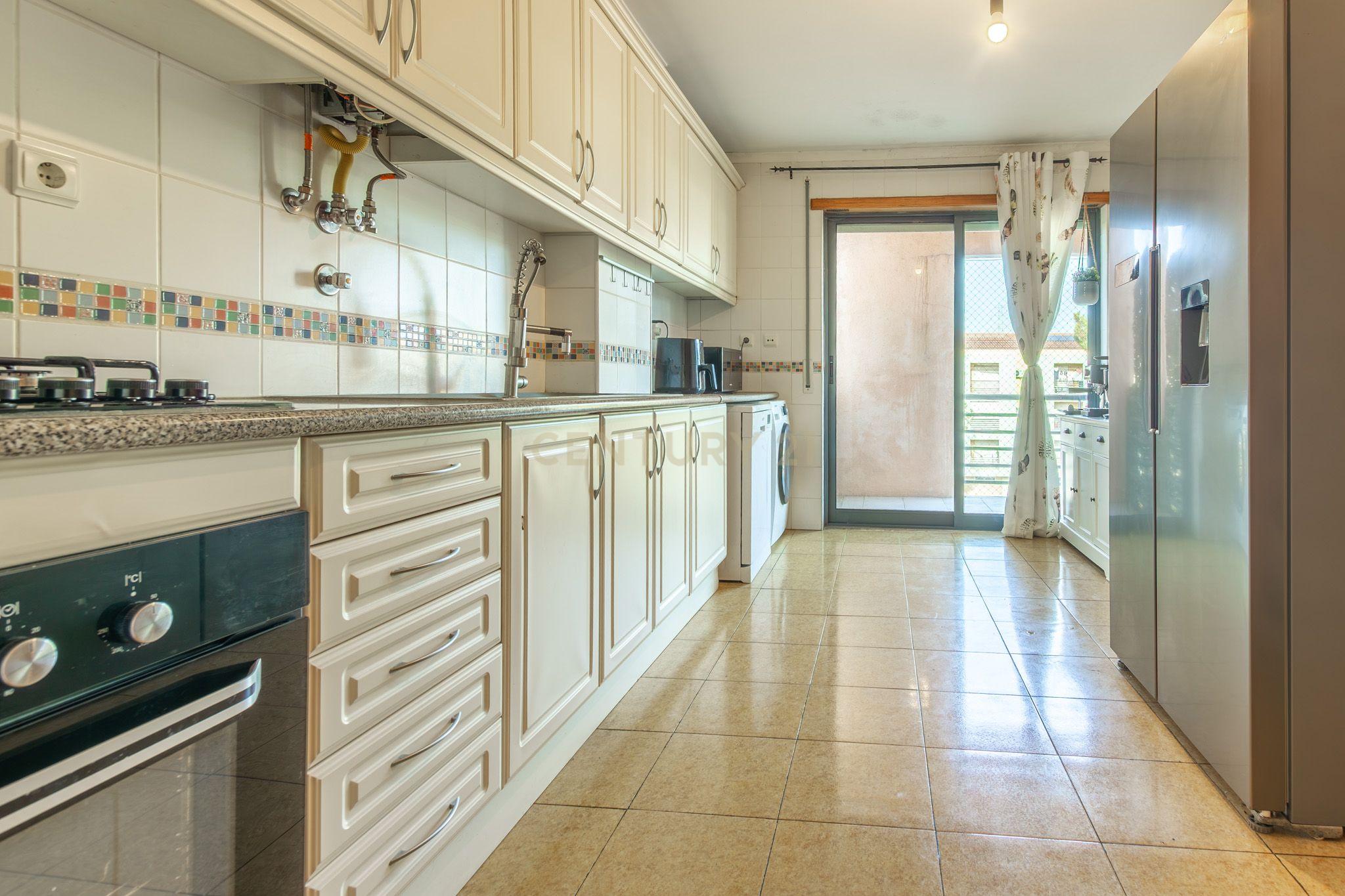 Fotografia 10 de Apartamento Quatro Assoalhadas -Com Lugar de  Parqueamento - Quinta do Anjo, Palmela