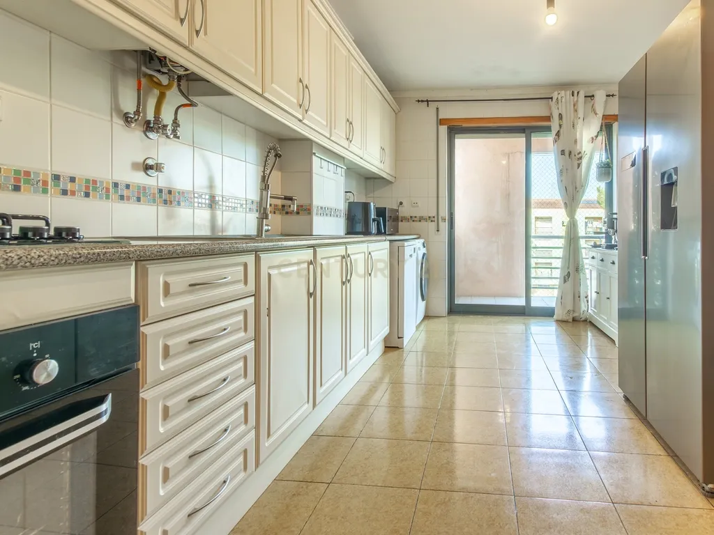 Apartamento Quatro Assoalhadas -Com Lugar de Parqueamento - Quinta do Anjo, Palmela - Image 10
