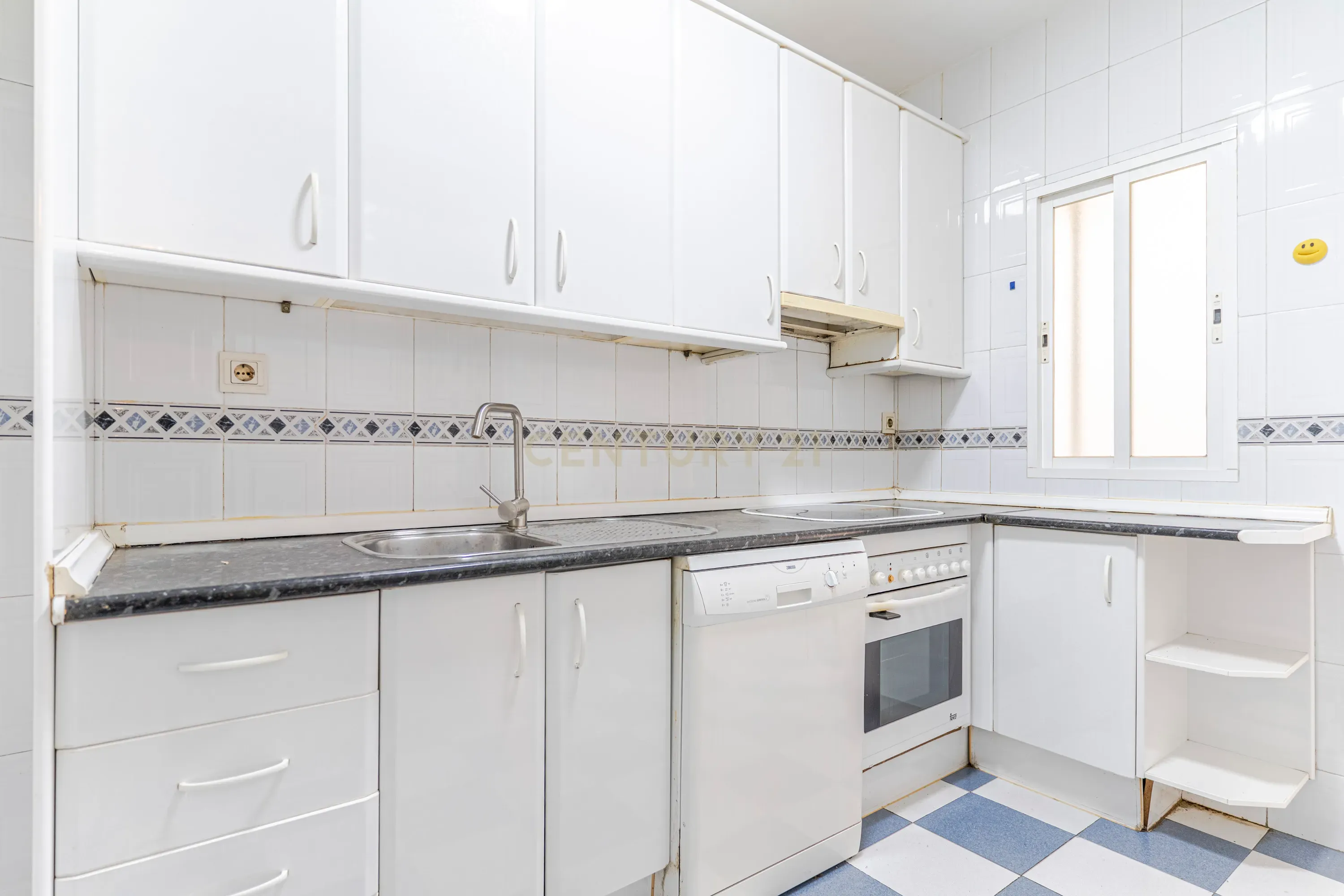 Espaçoso apartamento de 141 m2 no centro de Granada com vista panorâmica do Caminho de Ronda - Image 21