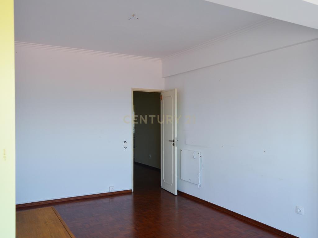 ✨ Apartamento T3* com Vista Mar e Rio em Oeiras ✨ - Image 9