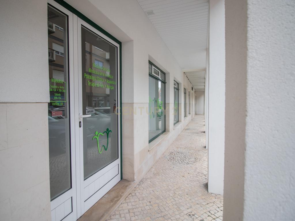 Espaço preparado para Clínica Dentária com garagem – Zona Histórica - Image 23