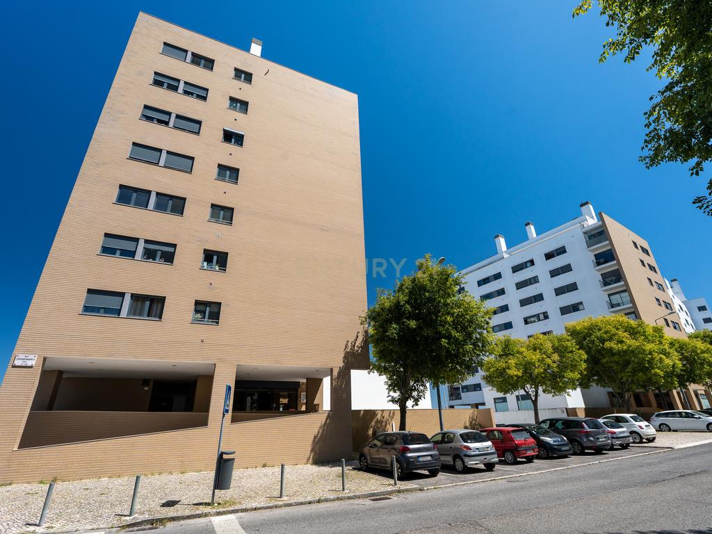Excelente Apartamento T2 em Braço de Prata - Image 30