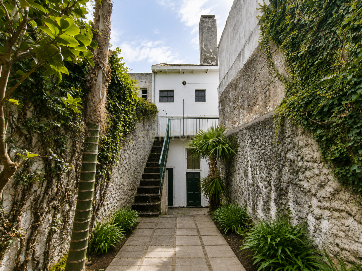 Fotografia 5 de Residência Histórica de 8 Quartos no Centro de Ponta Delgada | Jardins | Garagem para 4 Carros - S.Miguel