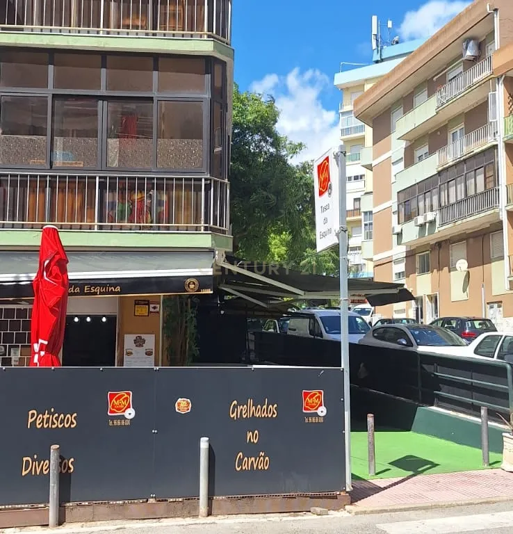 ATENÇÃO INVESTIDORES! Excelente oportunidade de investimento em Setubal - Image 25