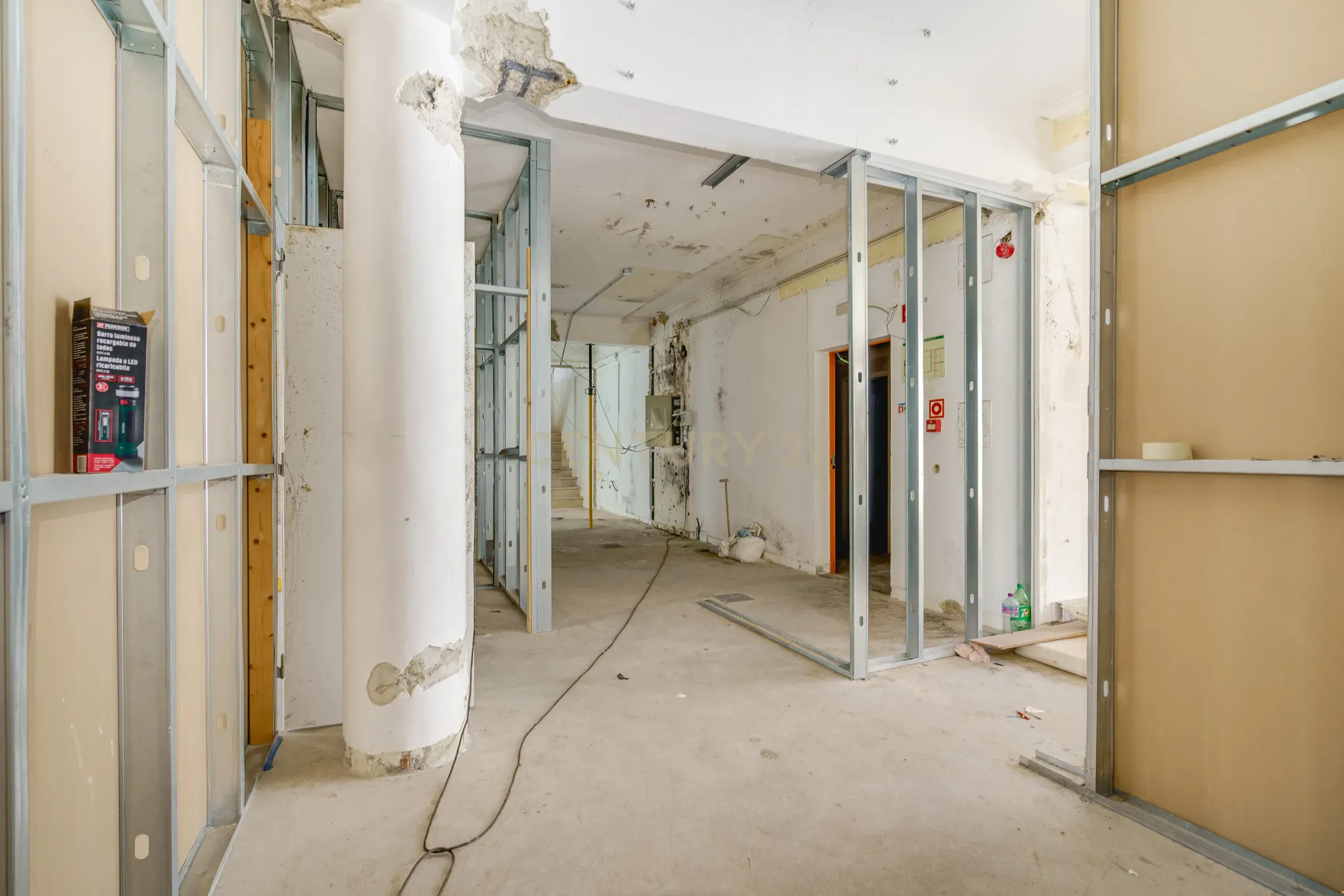 Fotografia 7 de Prédio de Serviços em Alcântara – Projeto Aprovado para Aparthotel com 15 Unidades | Próximo ao LX Factory e Allo | Alcântara Lisbon Offices