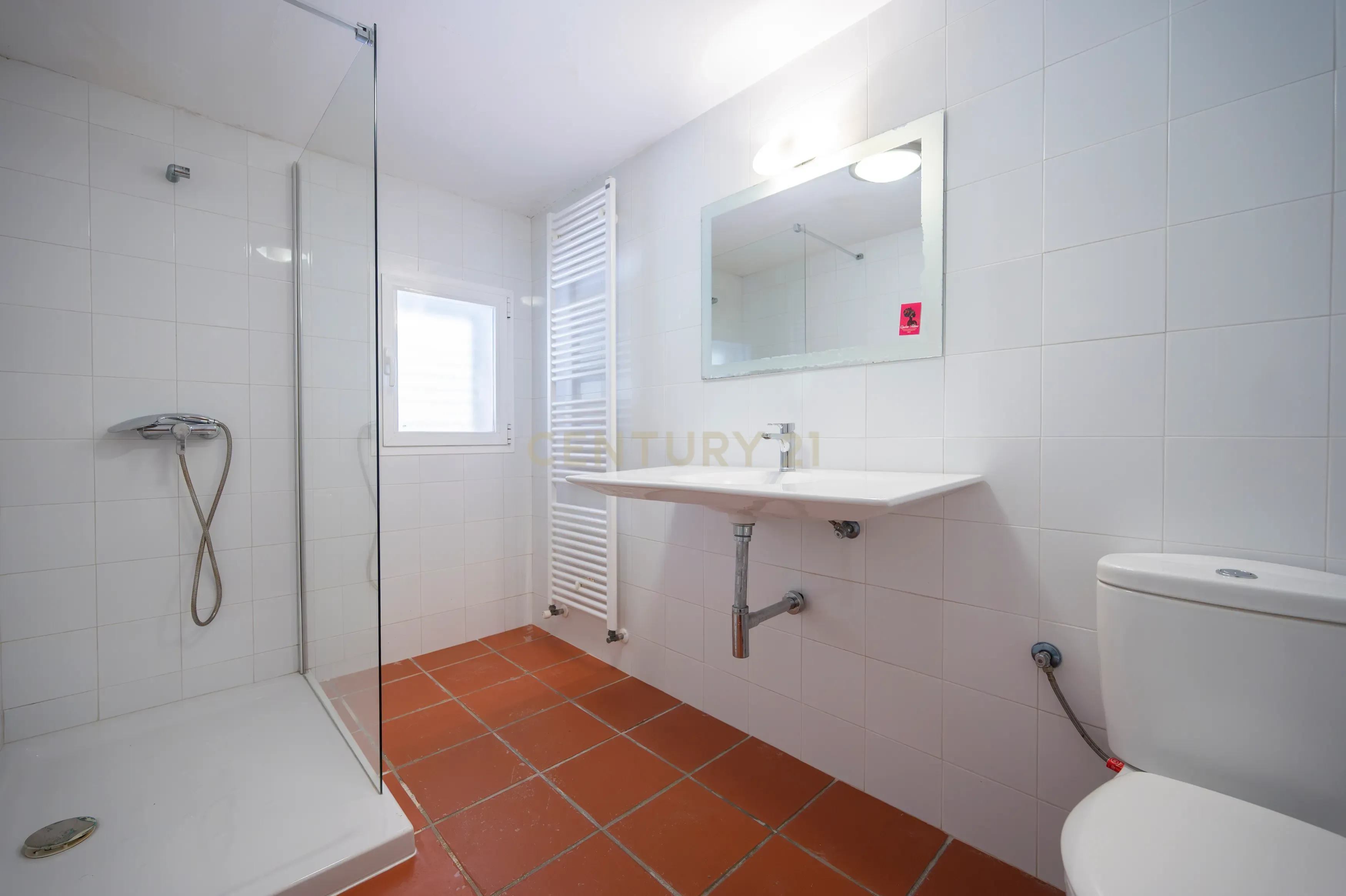 Moradia para reformar em Santa Eulália com piscina e vista panorâmica. Ótima oportunidade para investidores. - Image 32