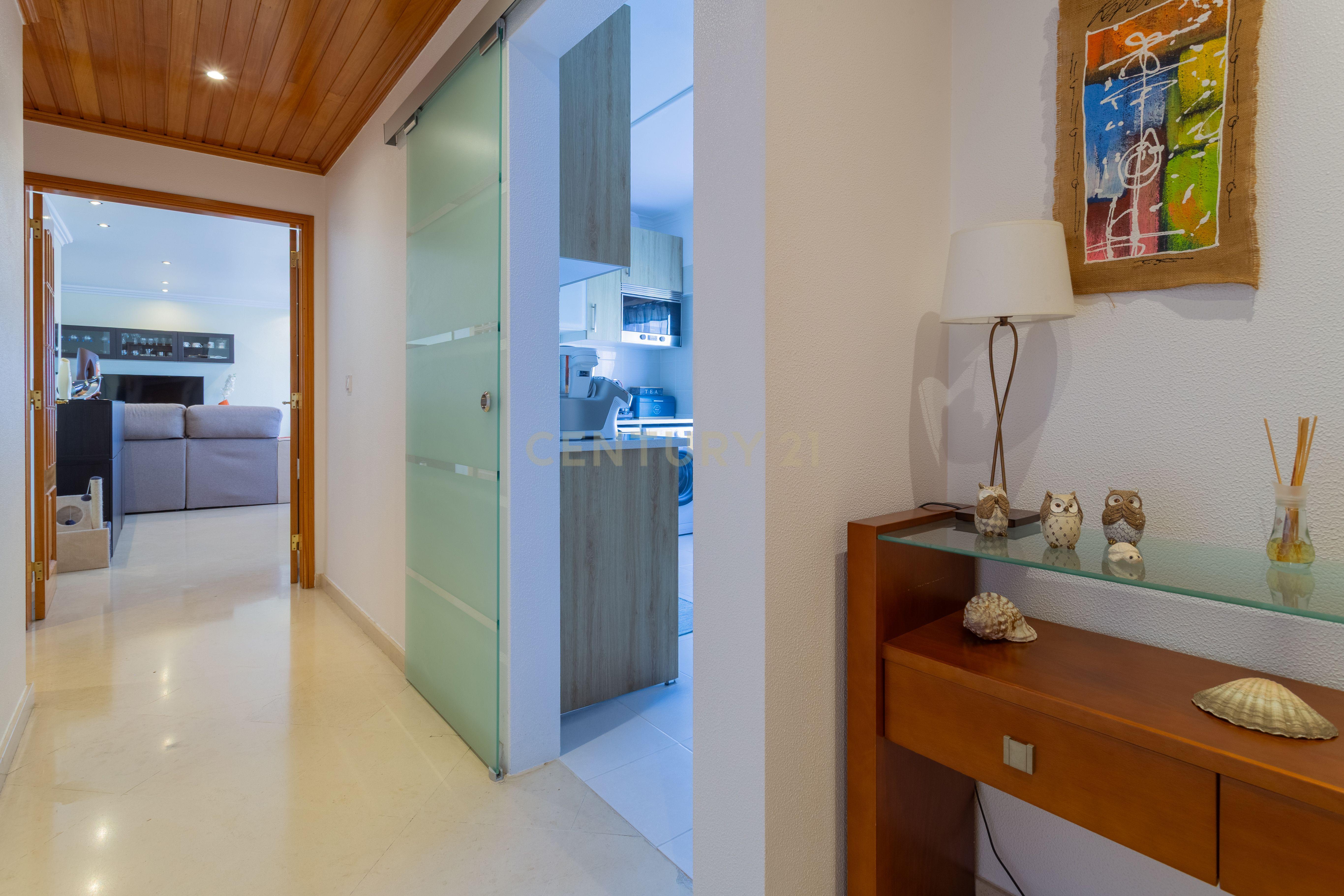 Excelente apartamento, T3, para venda, prédio com elevador na Charneca da Caparica a 1.500 m da praia. - Image 11
