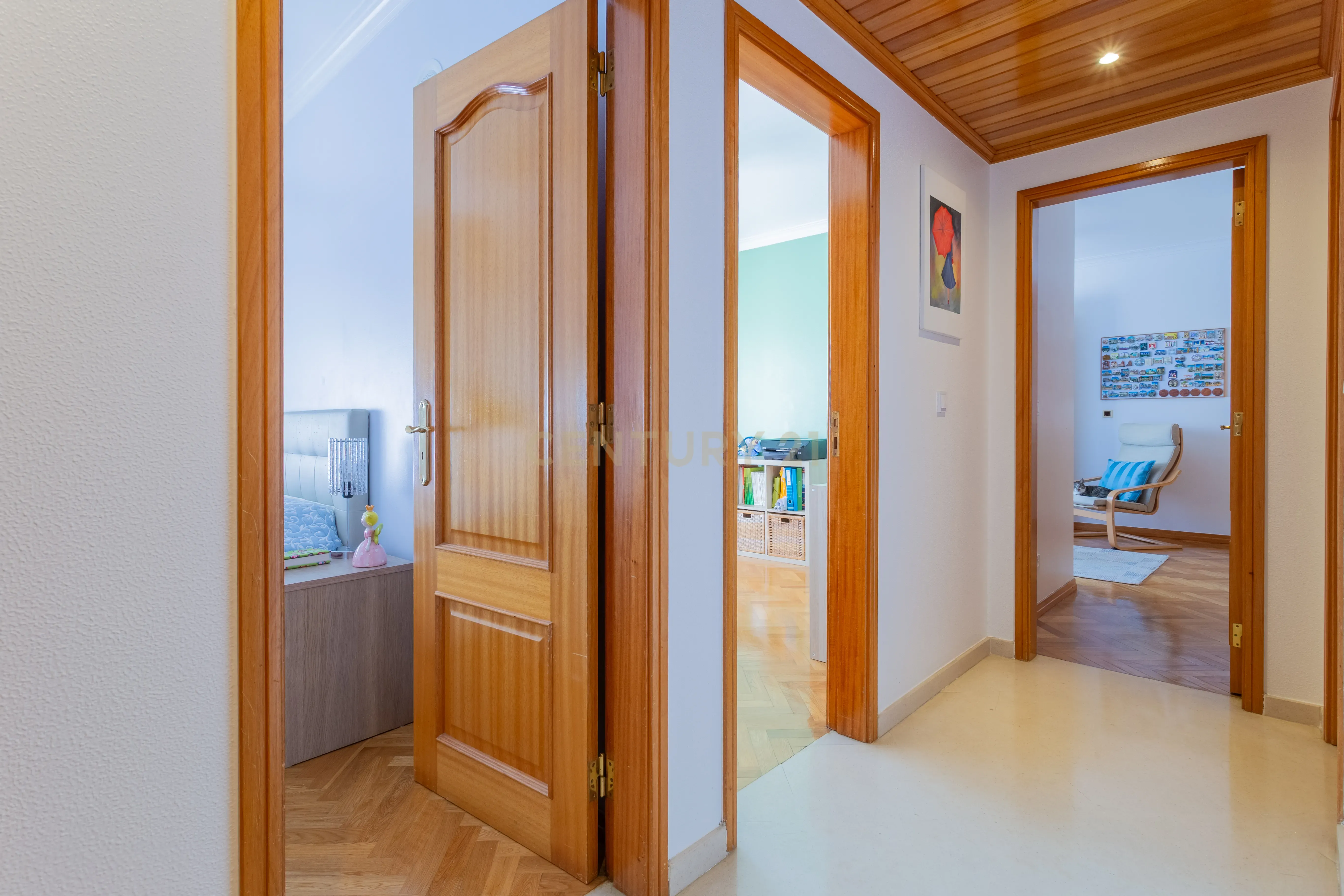 Excelente apartamento, T3, para venda, prédio com elevador na Charneca da Caparica a 1.500 m da praia. - Image 33