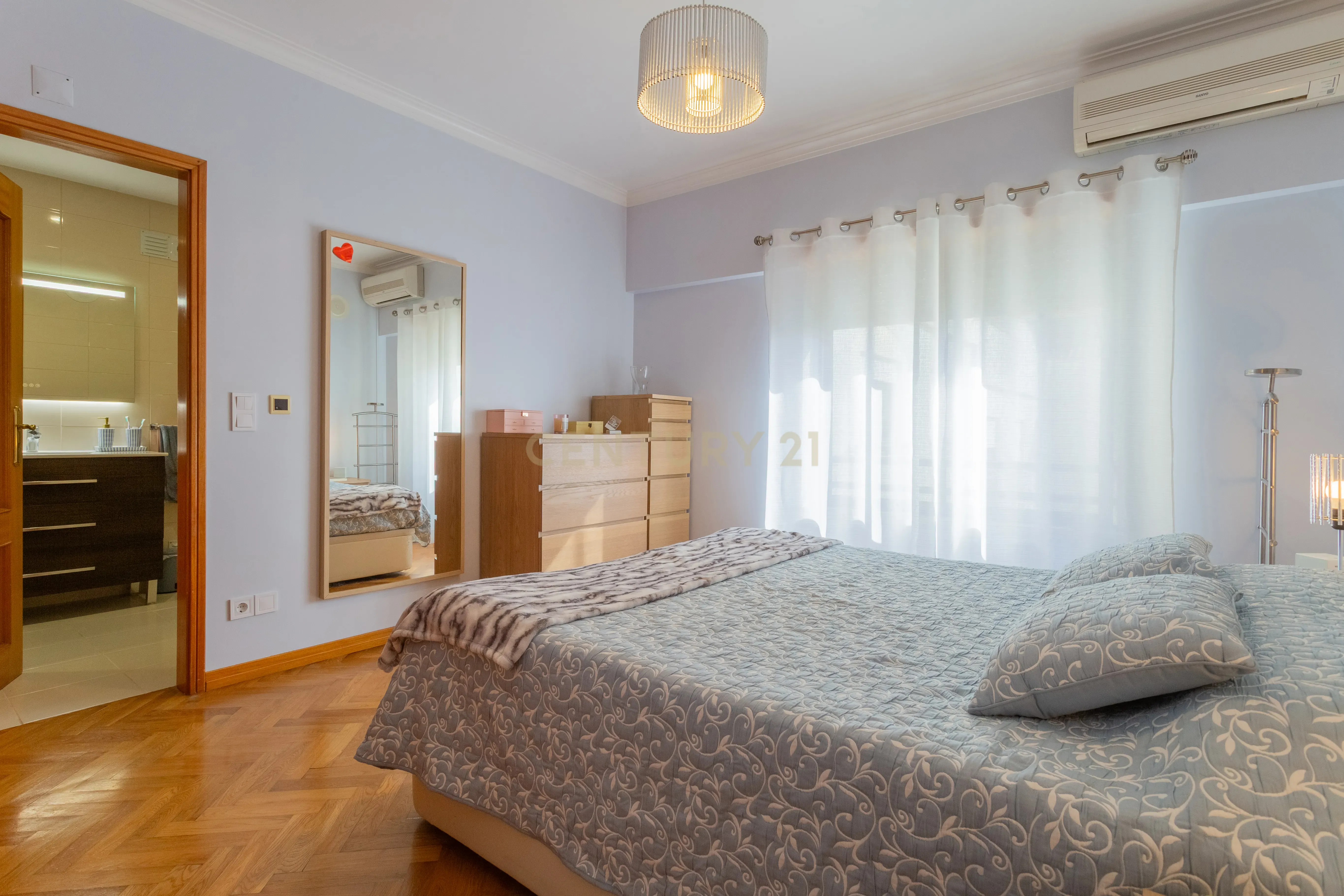 Excelente apartamento, T3, para venda, prédio com elevador na Charneca da Caparica a 1.500 m da praia. - Image 30