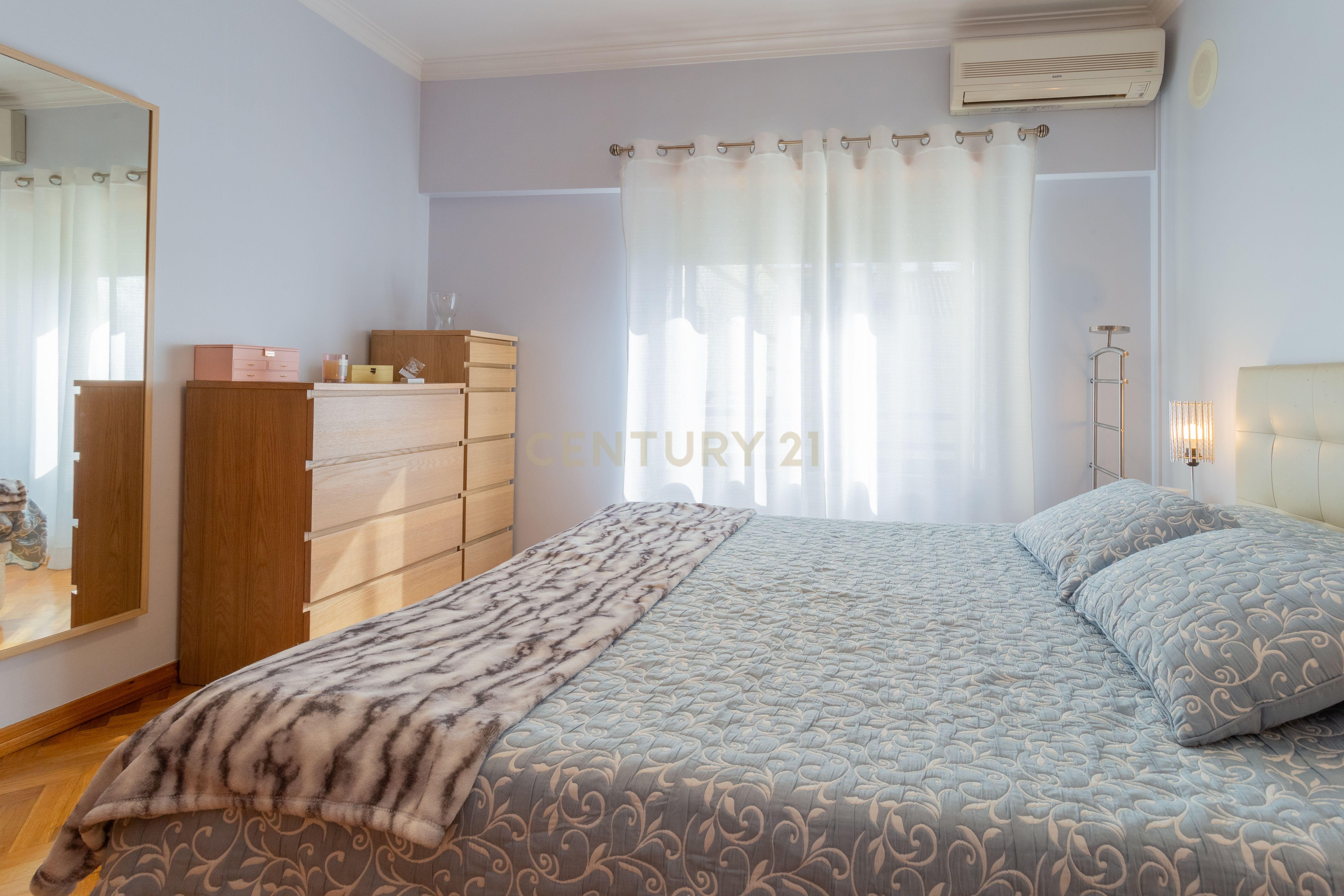 Excelente apartamento, T3, para venda, prédio com elevador na Charneca da Caparica a 1.500 m da praia. - Image 29