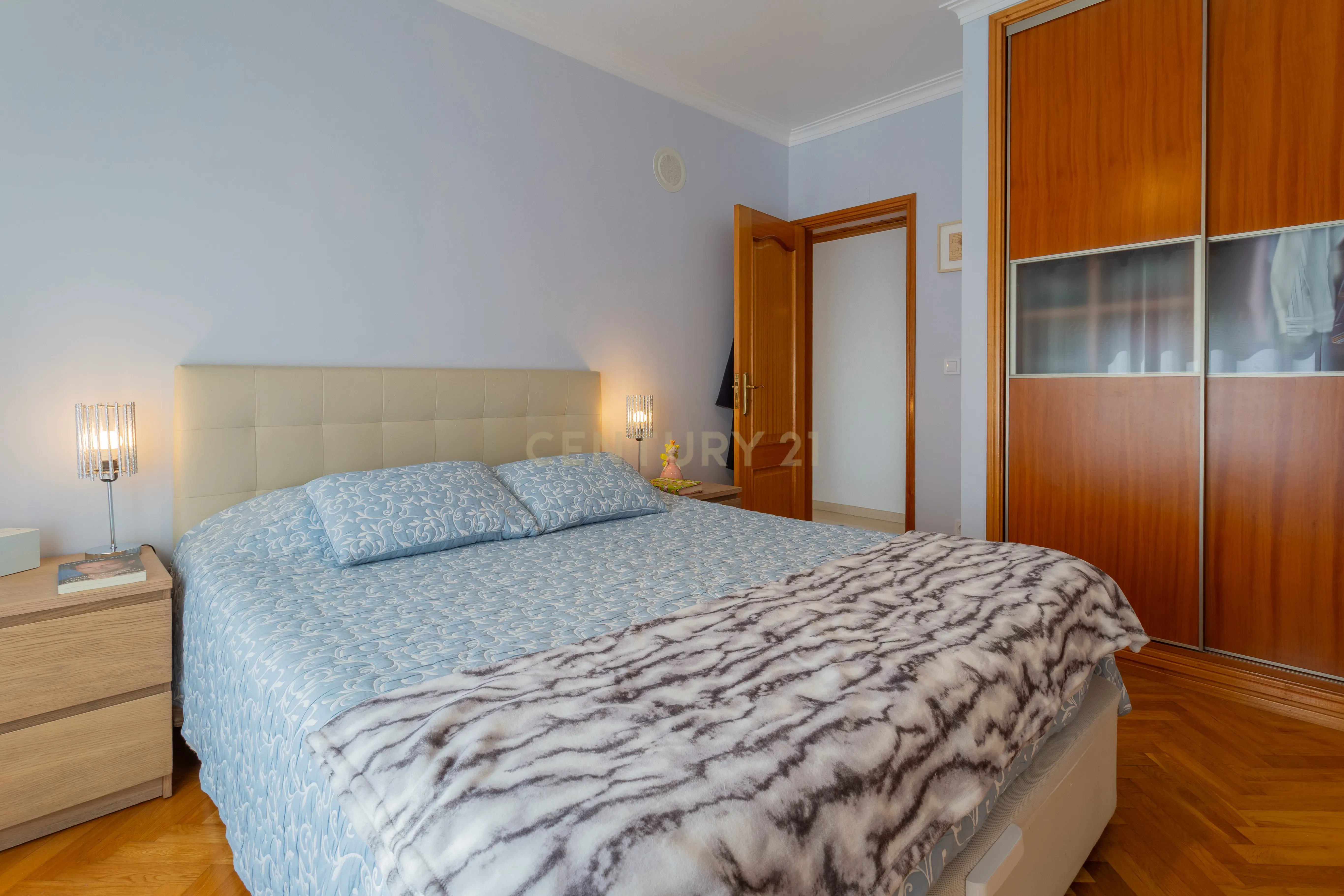Excelente apartamento, T3, para venda, prédio com elevador na Charneca da Caparica a 1.500 m da praia. - Image 28