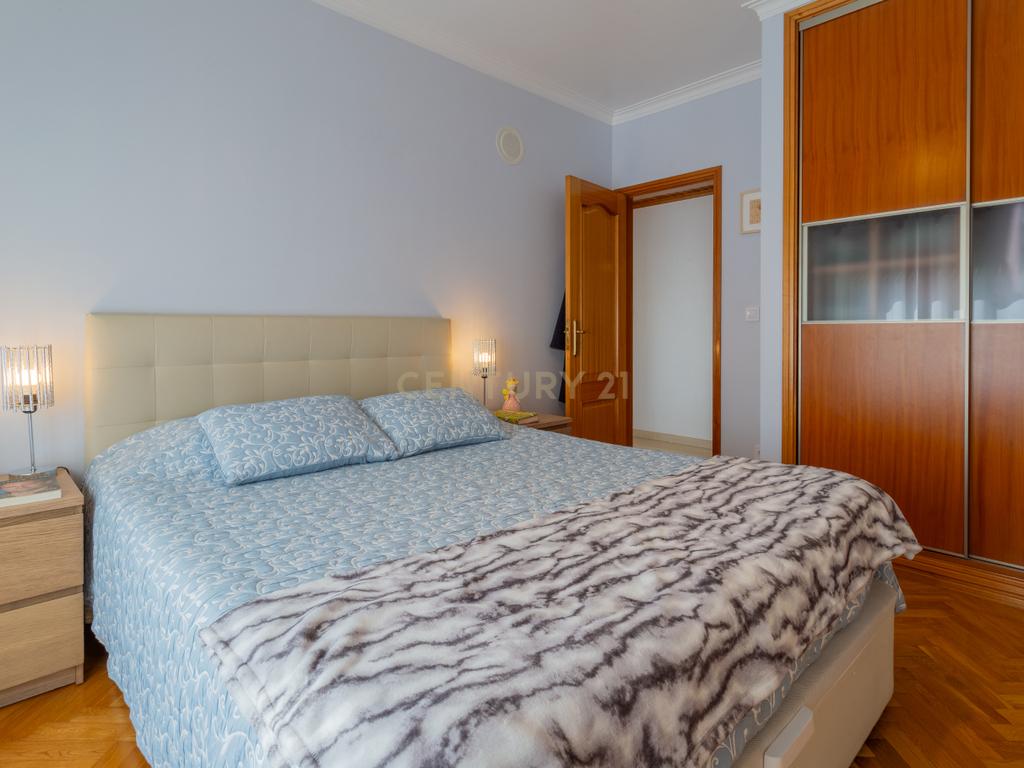 Excelente apartamento, T3, para venda, prédio com elevador na Charneca da Caparica a 1.500 m da praia. - Image 28
