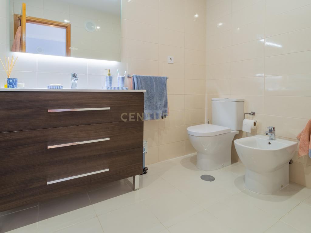 Excelente apartamento, T3, para venda, prédio com elevador na Charneca da Caparica a 1.500 m da praia. - Image 31