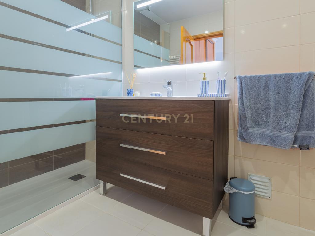 Excelente apartamento, T3, para venda, prédio com elevador na Charneca da Caparica a 1.500 m da praia. - Image 32
