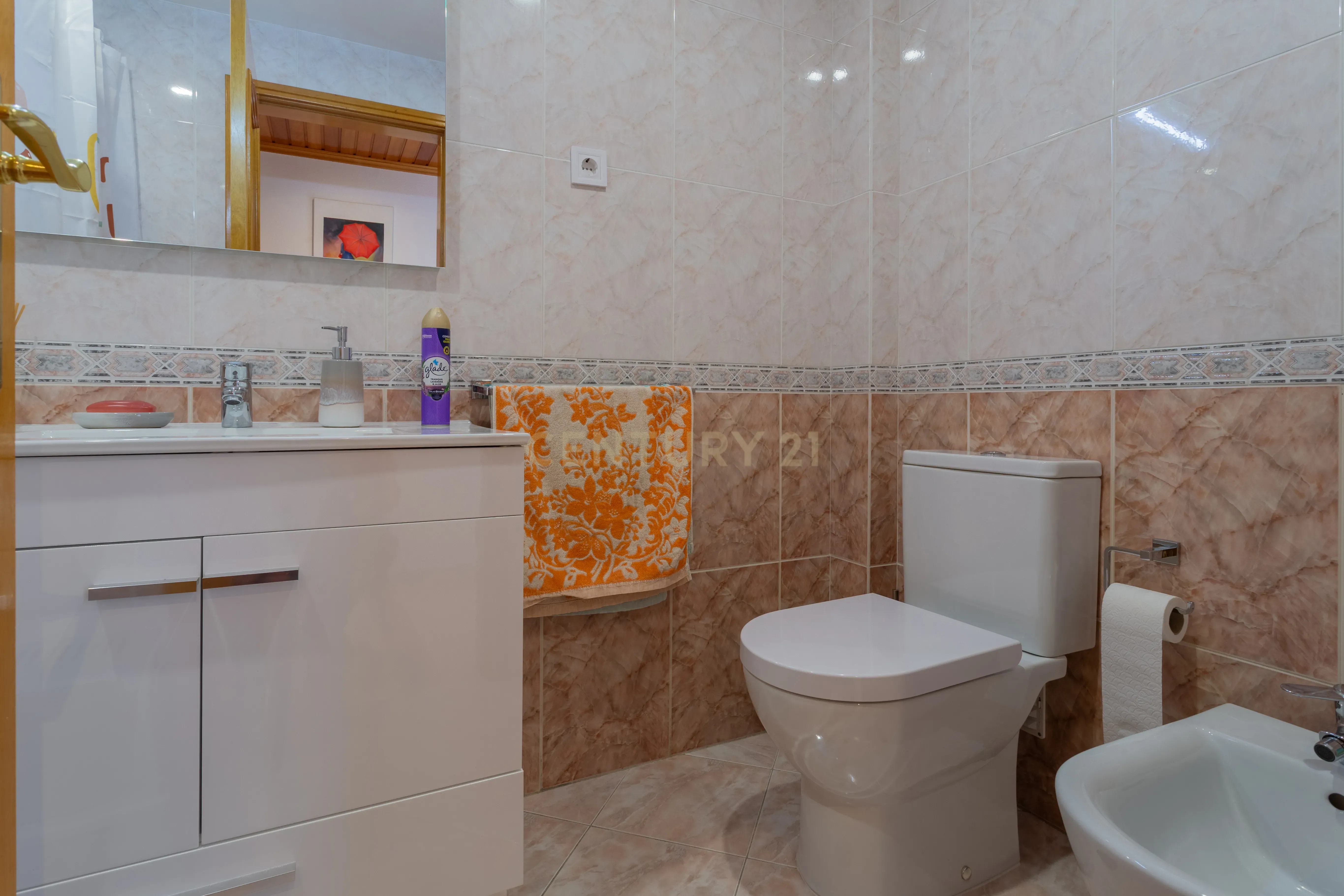 Excelente apartamento, T3, para venda, prédio com elevador na Charneca da Caparica a 1.500 m da praia. - Image 38