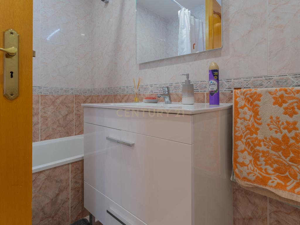 Excelente apartamento, T3, para venda, prédio com elevador na Charneca da Caparica a 1.500 m da praia. - Image 39