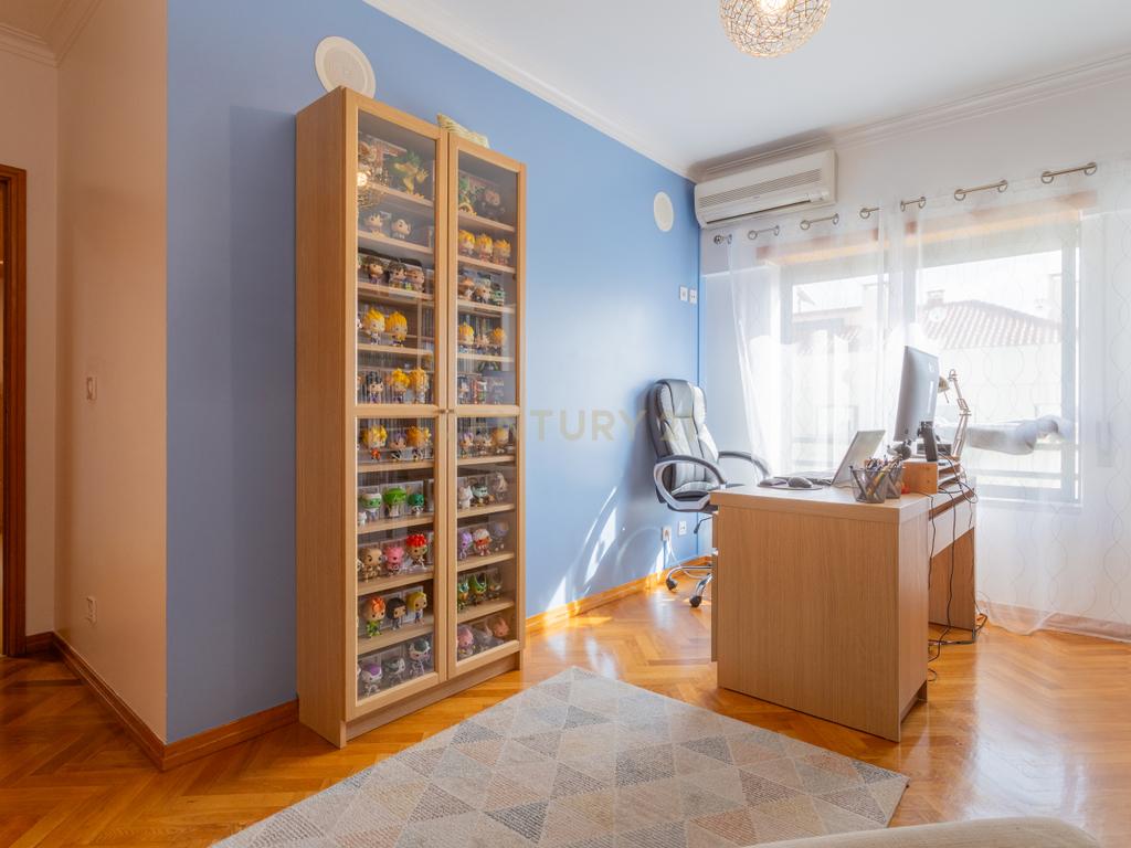 Excelente apartamento, T3, para venda, prédio com elevador na Charneca da Caparica a 1.500 m da praia. - Image 42